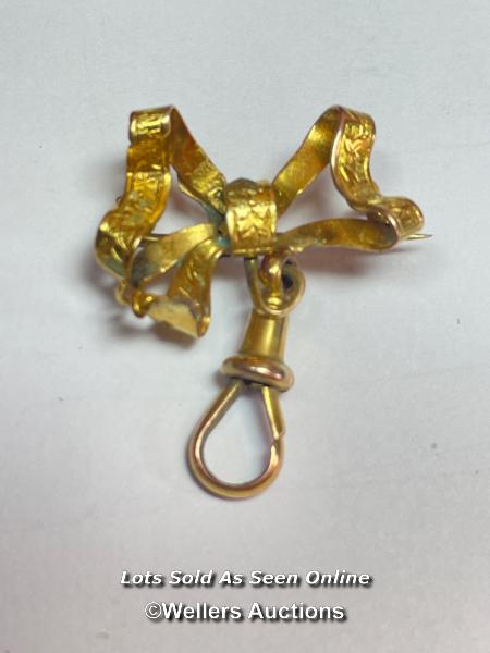 BOW BROOCH IN YELLOW METAL WITH 9CT GOLD SWIVEL CLASP AND A SPLIT PEARL STOCK PIN BROOCH (2) - Image 2 of 5