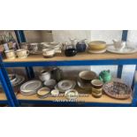 LARGE ASSORTMENT OF TABLEWARE INCLUDING DENBY STONEWARE, ROYAL DOULTON AND STUDIO POTTERY PLATE