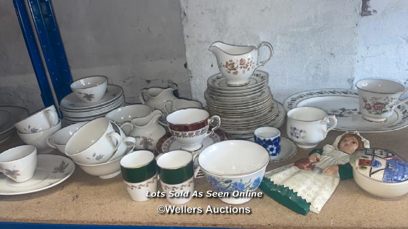 ASSORTED CROCKERY INCLUDING ROYAL DOULTON "TUMBLING LEAVES", ROYAL STAFFORD, QUEEN ANNE BONE CHINA