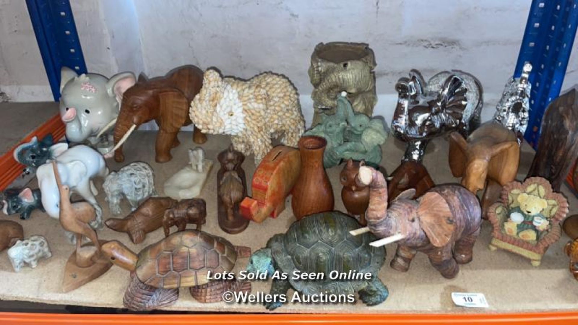 ASSORTED BRIC-A-BRAC INCLUDING COLLECTABLE ELEPHANTS AND WOODEN ANIMALS