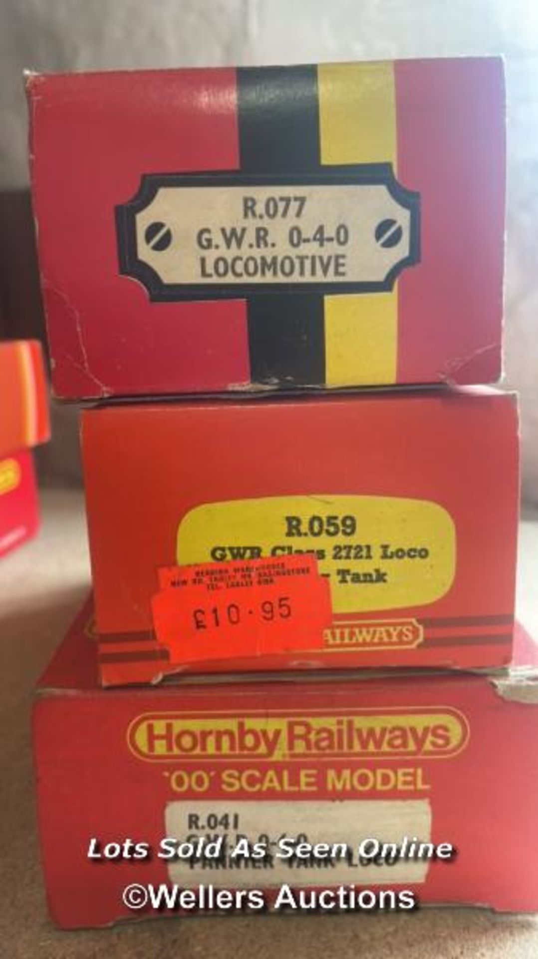 FIVE BOXED HORNBY MODEL TRAINS INCLUDING R.761 G.W.R. HALL LOCOMOTIVE - Image 6 of 6