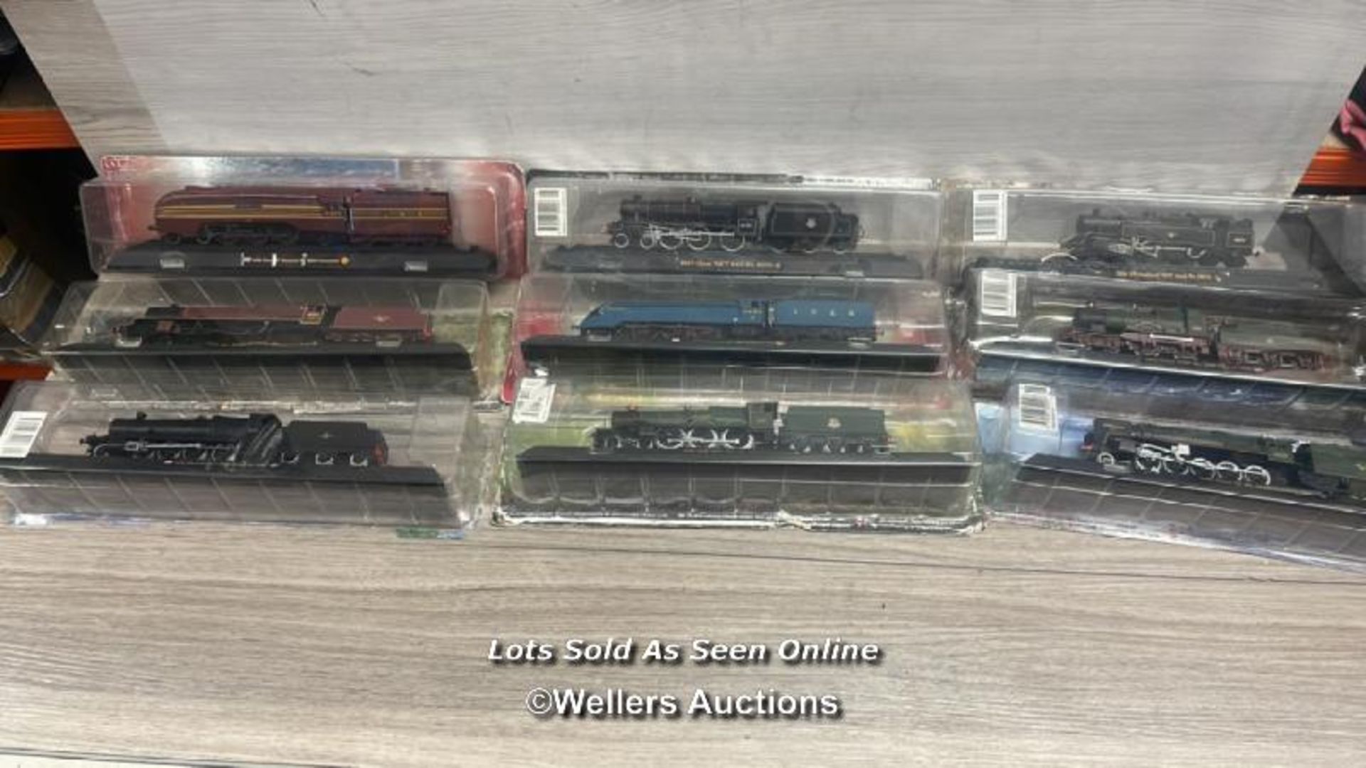 NINE MODEL TRAINS INCLUDING 1938 "DUTCHESS" NO. 6220