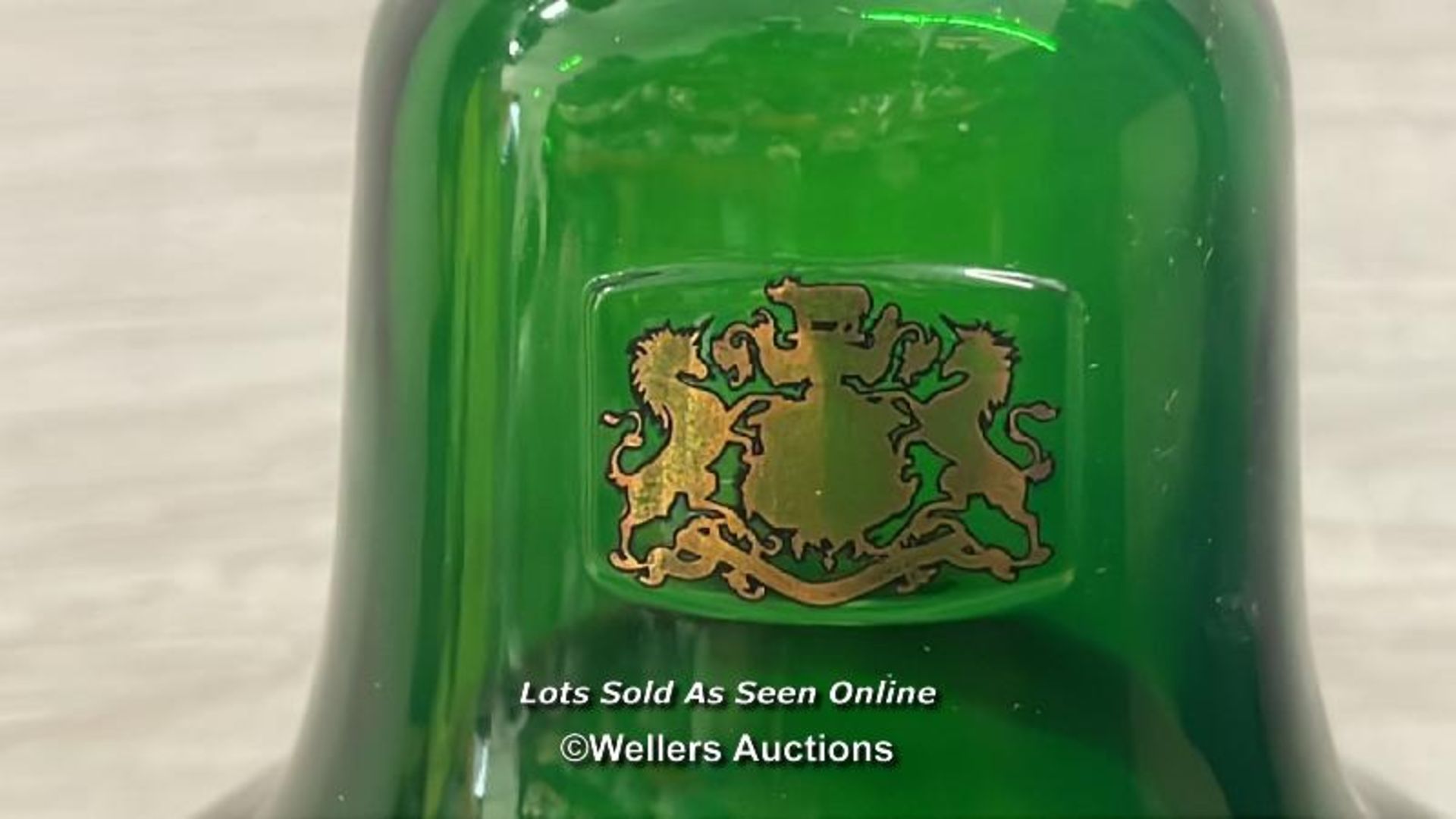 A RARE ROYAL PHARMACEUTICAL SOCIETY APOTHECARY BOTTLE, C1960'S, IN GREEN GLASS WITH GOLD LEAF - Image 3 of 5