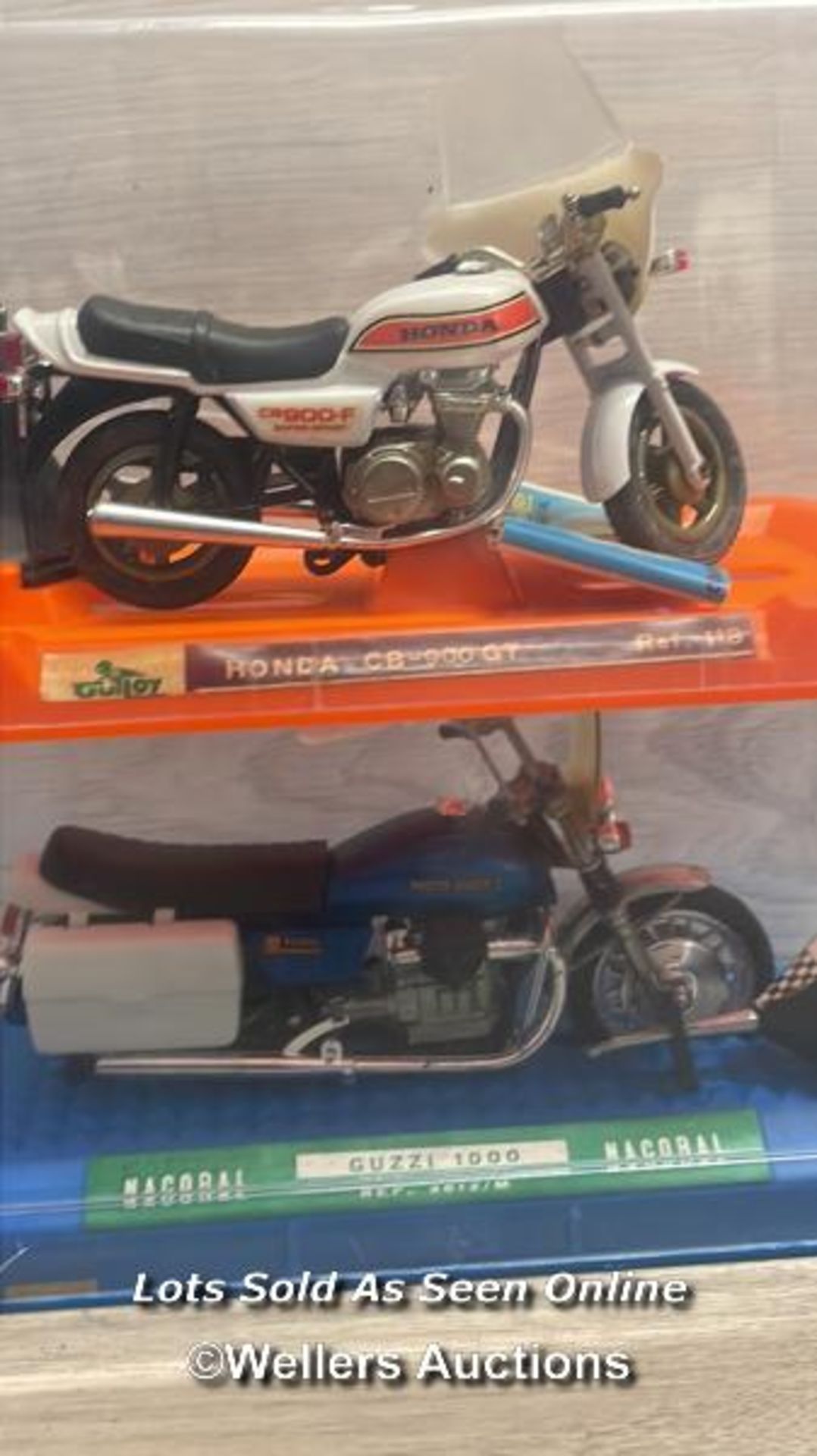 SIX COLLECTABLE MODEL MOTORBIKES - Image 4 of 4