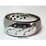 WHITE GOLD RING SET WITH NINE DIAMOND ACCENTS, PART POLISHED PART MATT FINISHED, STAMPED 750, RING