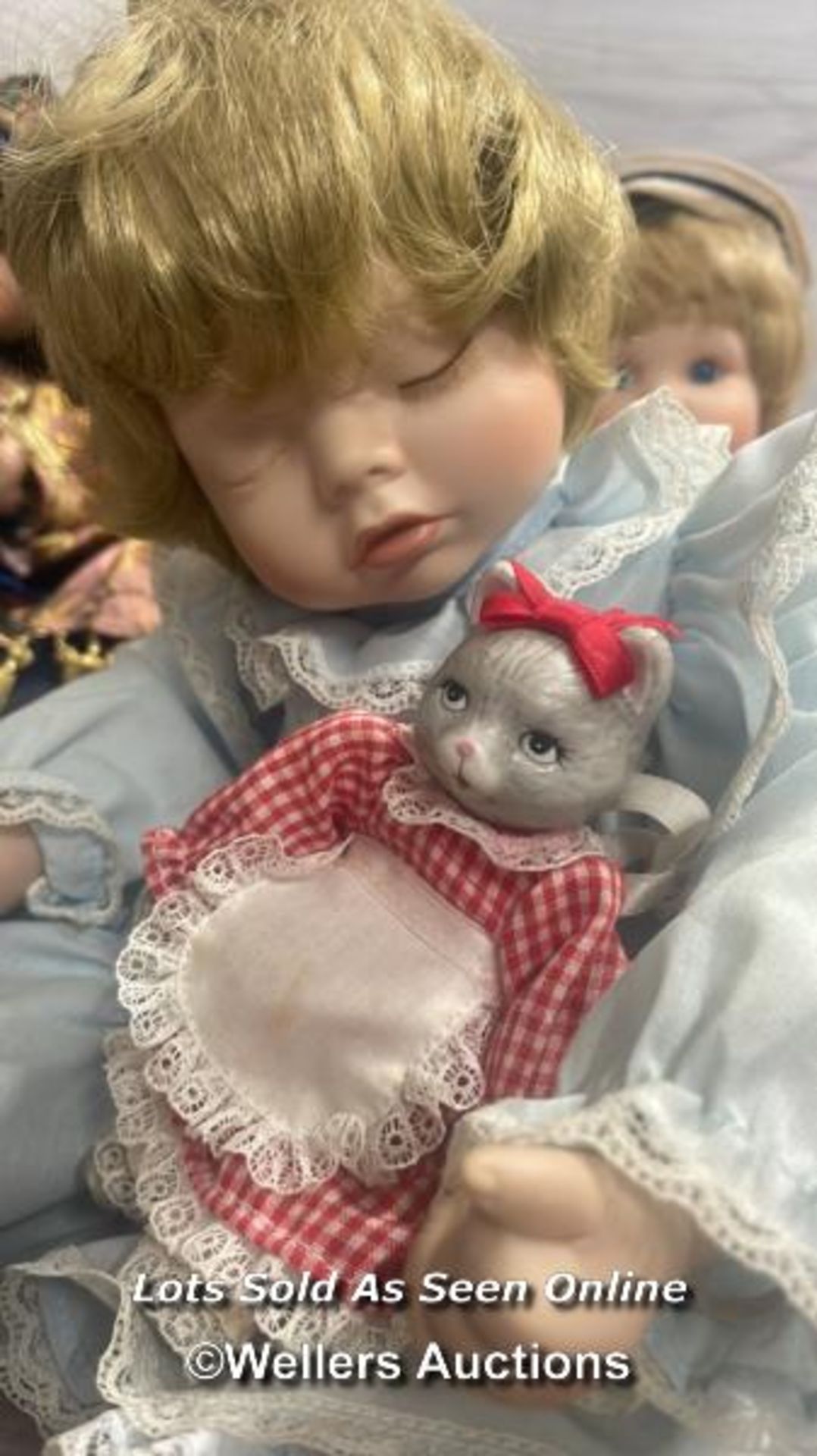 NINE COLLECTABLE PORCALAIN DOLLS - Image 8 of 9