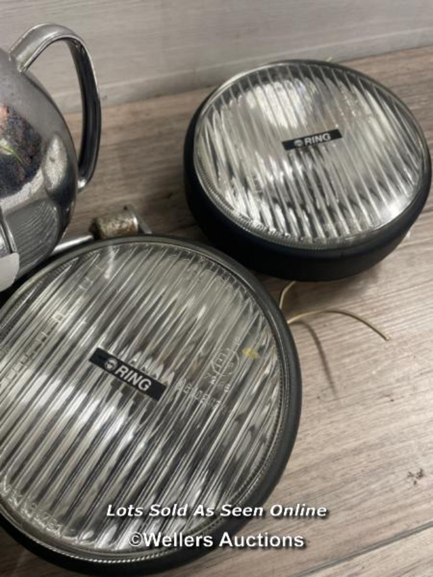 VINTAGE AUTOMOTIVE - FIVE ASSORTED FOG LIGHTS INCLUDING RING, FOGRANGER AND RAYDYIOT - Image 2 of 3