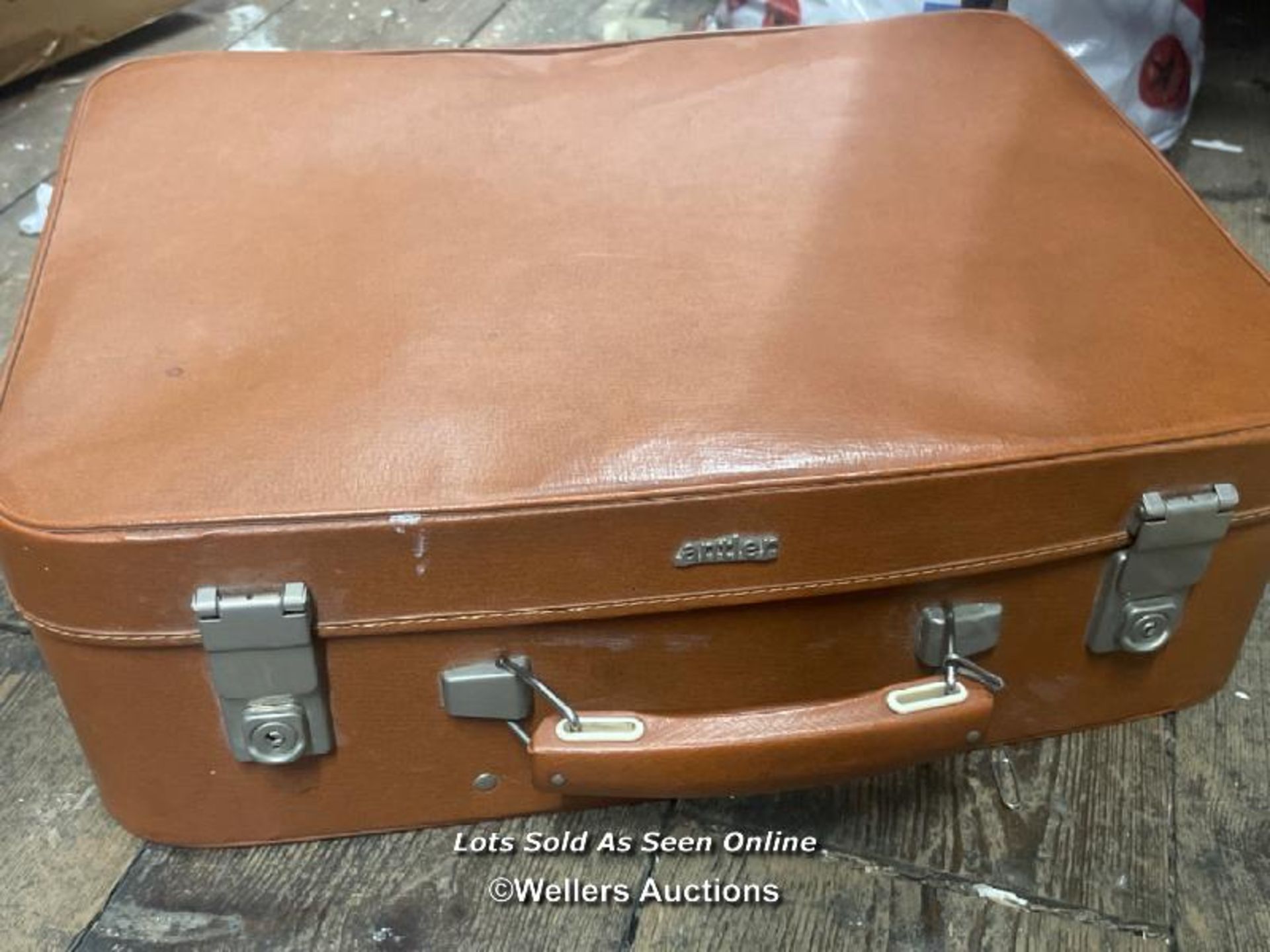 VINTAGE ANTLER SUITCASE