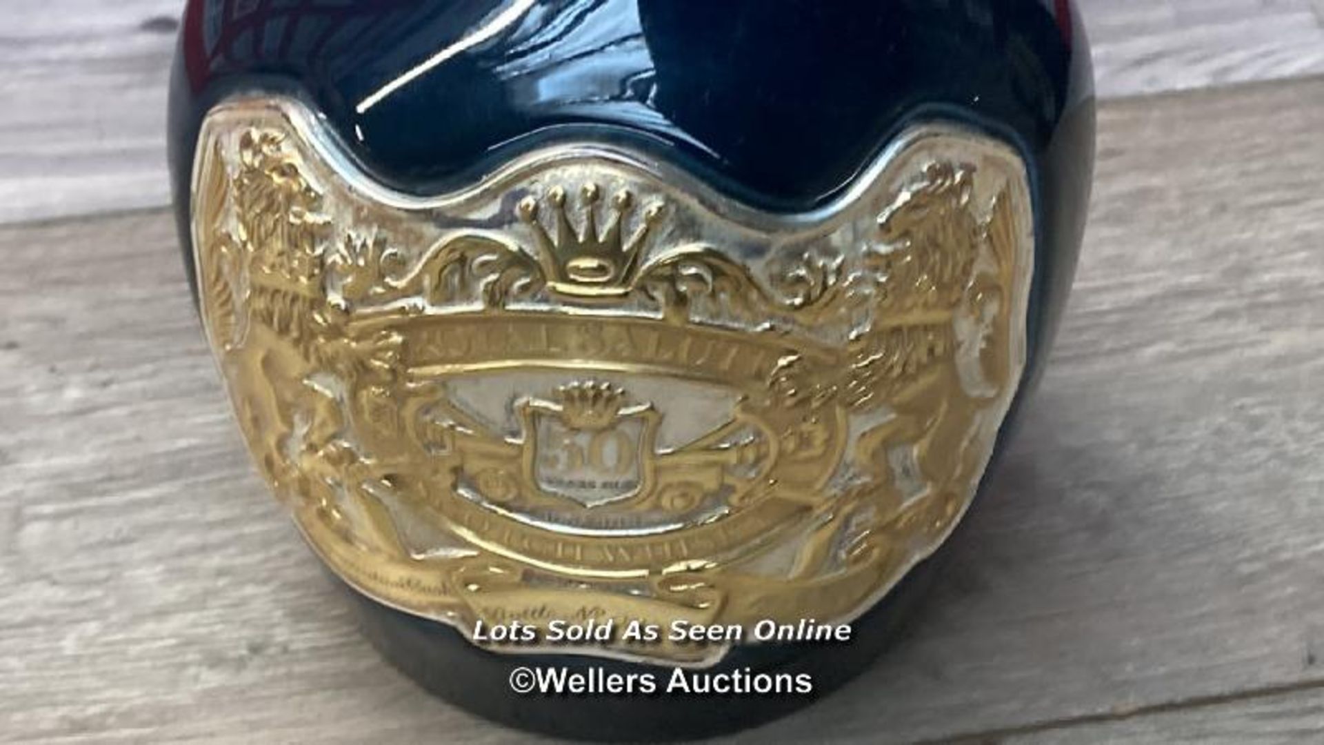 *CORONATION CASK WADE PROTOTYPE CHIVAS ROYAL SALUTE 50 YEARS OLD BOTTLE DECANTER - Bild 2 aus 4