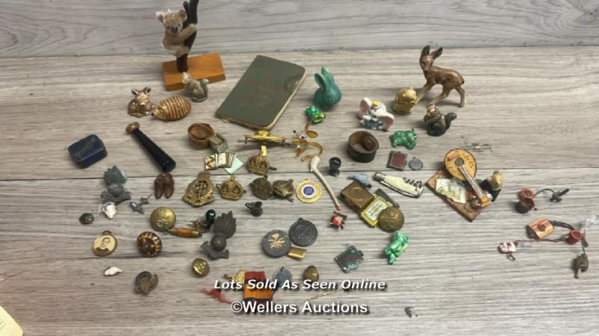 MINIATURE ITEMS AND MILITARY BADGES & BUTTONS