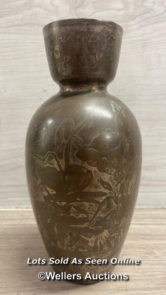 A BRONZ VASE WITH ENGRAVED BUTTERFLY DESIGN, THE RIM HAS A PORCELAIN INTERIOR , 23.5CM HIGH