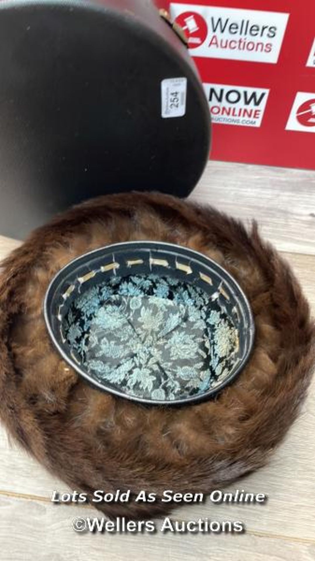 *JEWISH FUR HAT SHTREIMEL RELIGEOUS HAT IN CASE - Image 3 of 3