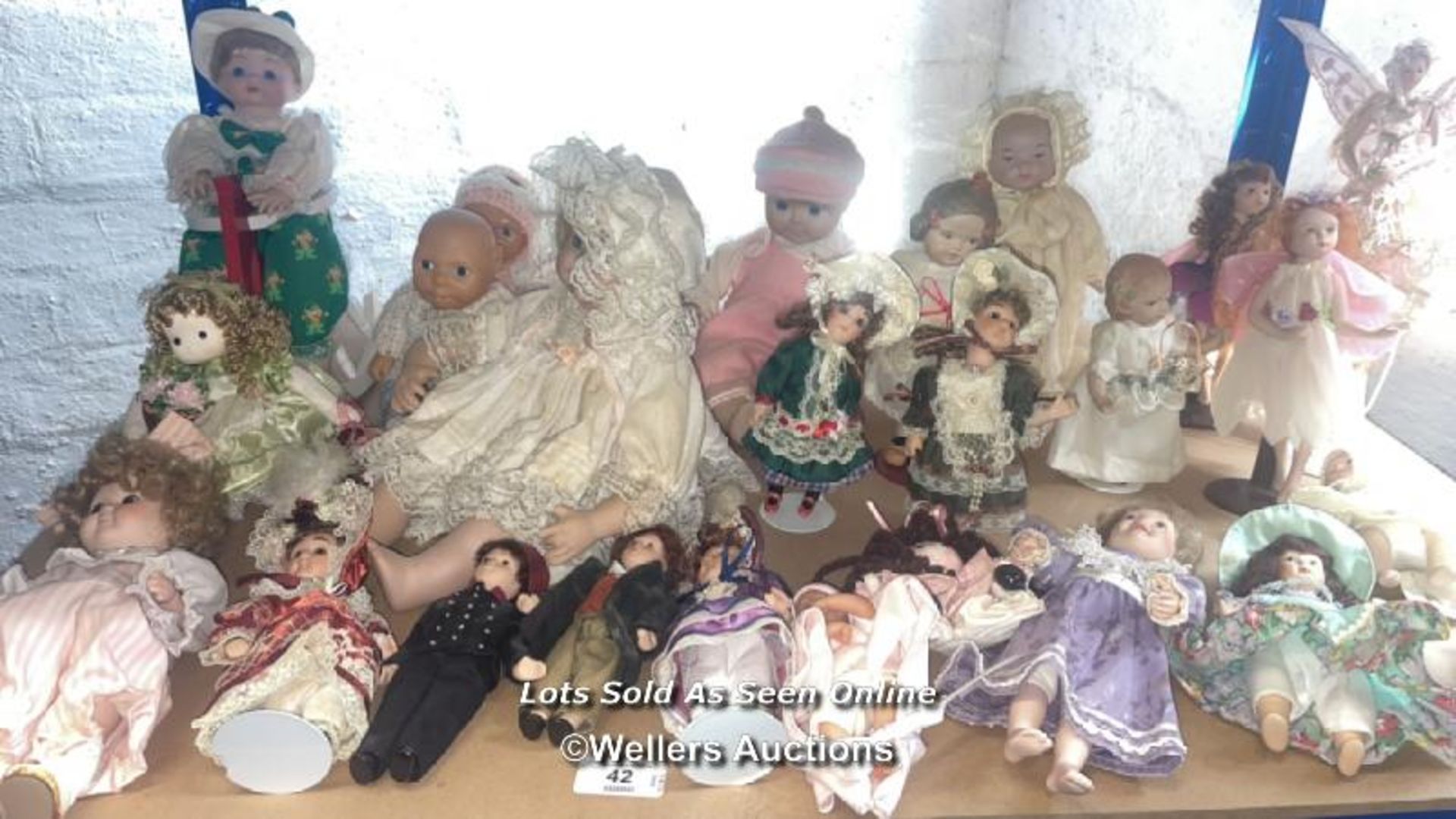 QUANTITY OF ASSORTED DOLLS OF DIFFERENT MAKES, SHAPES AND SIZES