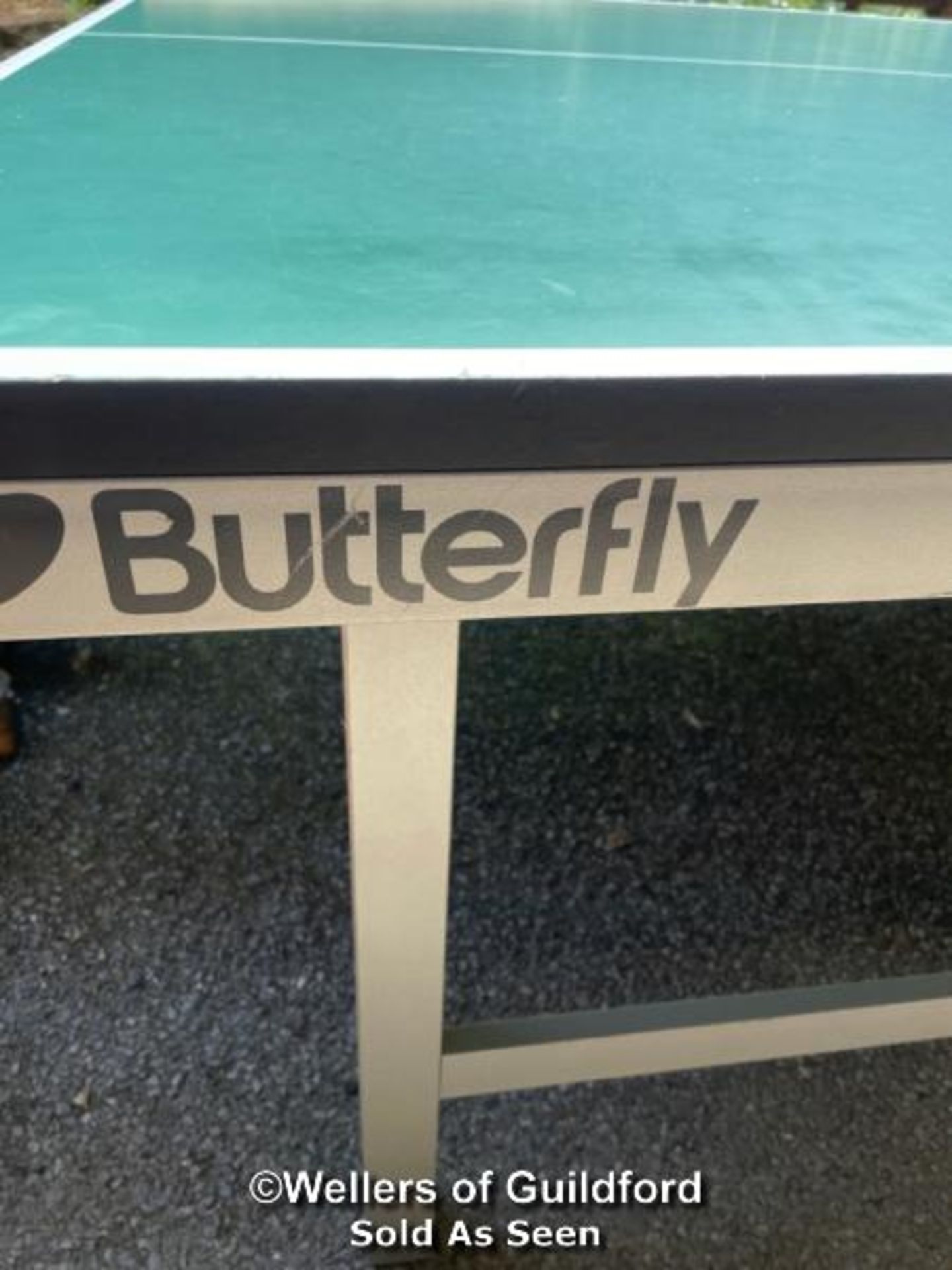*BUTTERFLY EUROPA 25 FOLD OUT 2 PIECE TABLE TENNIS TABLE ON WHEELS - TOTAL SIZE 274CM L X 153CM W - Image 2 of 4