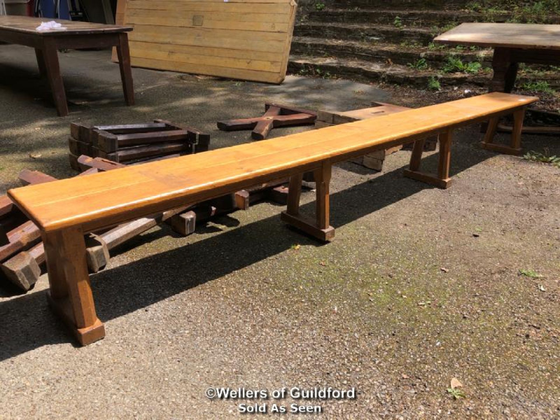 *OAK GYMNASIUM BENCH WITH 4 FEET - 3.5M L