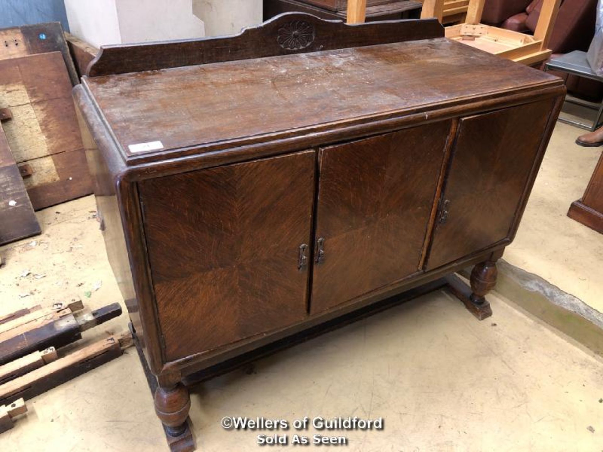 *SIDEBOARD ENCLOSED WITH THREE DOORS AND INDTERNAL DRAWER - 111CM H X 134CM W X 55CM D