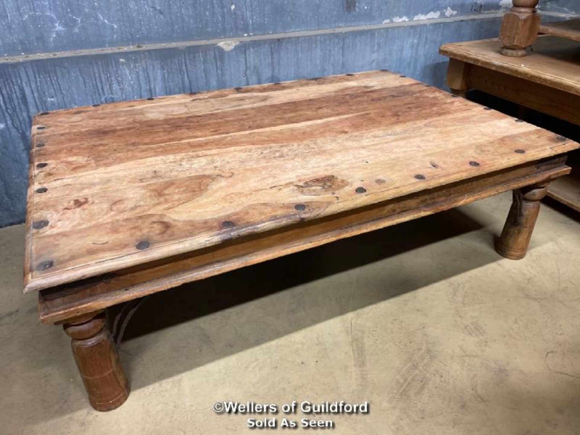 *RUSTIC OAK COFFEE TABLE - 40CM H X 133CM L X 90CM W