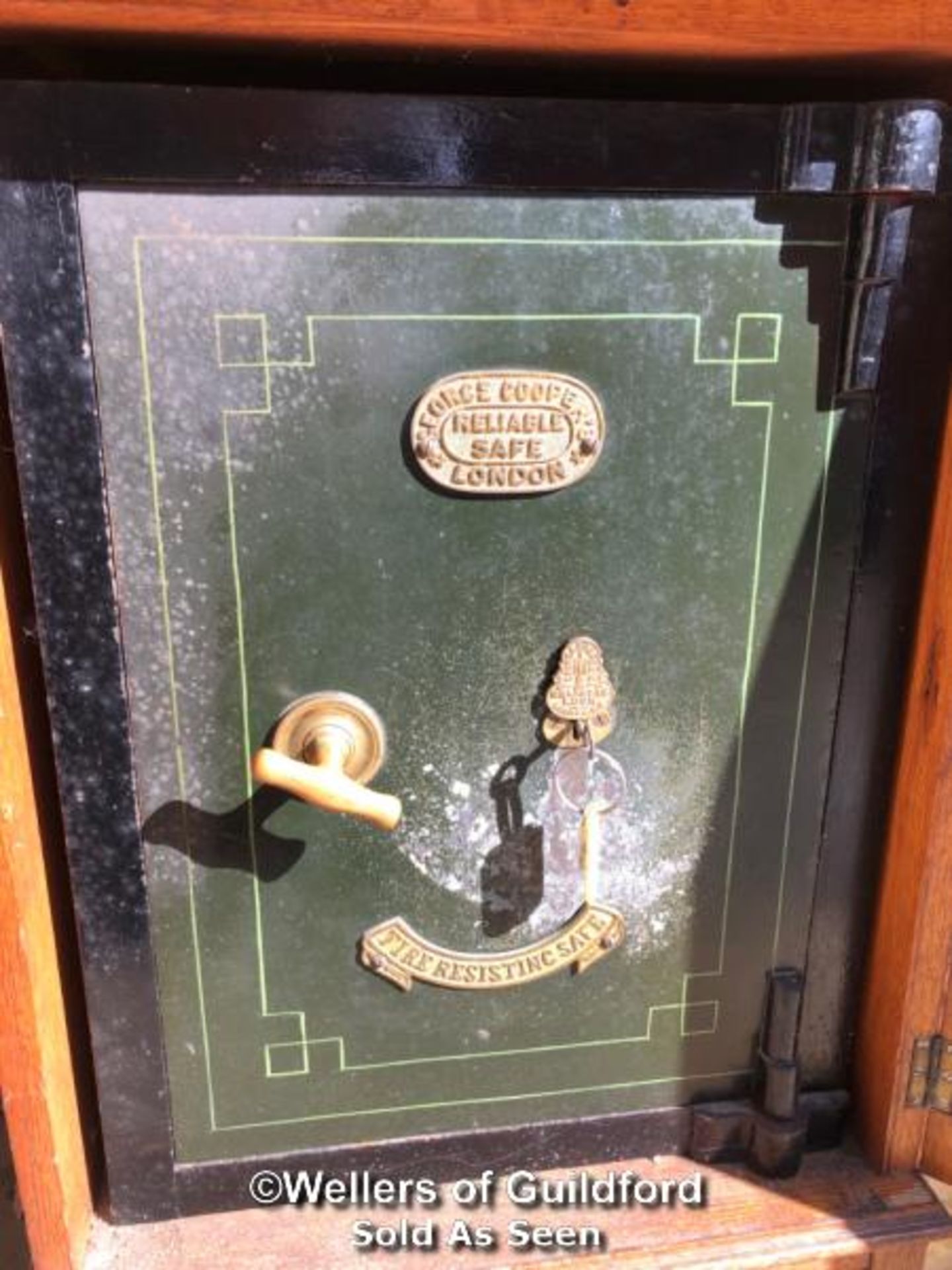 *GEORGE COOPERS LONDON RELIABLE SAFE WITH INTERNAL DRAWER AND KEY HIDDEN WITHIN CABINET - SAFE - Image 2 of 4