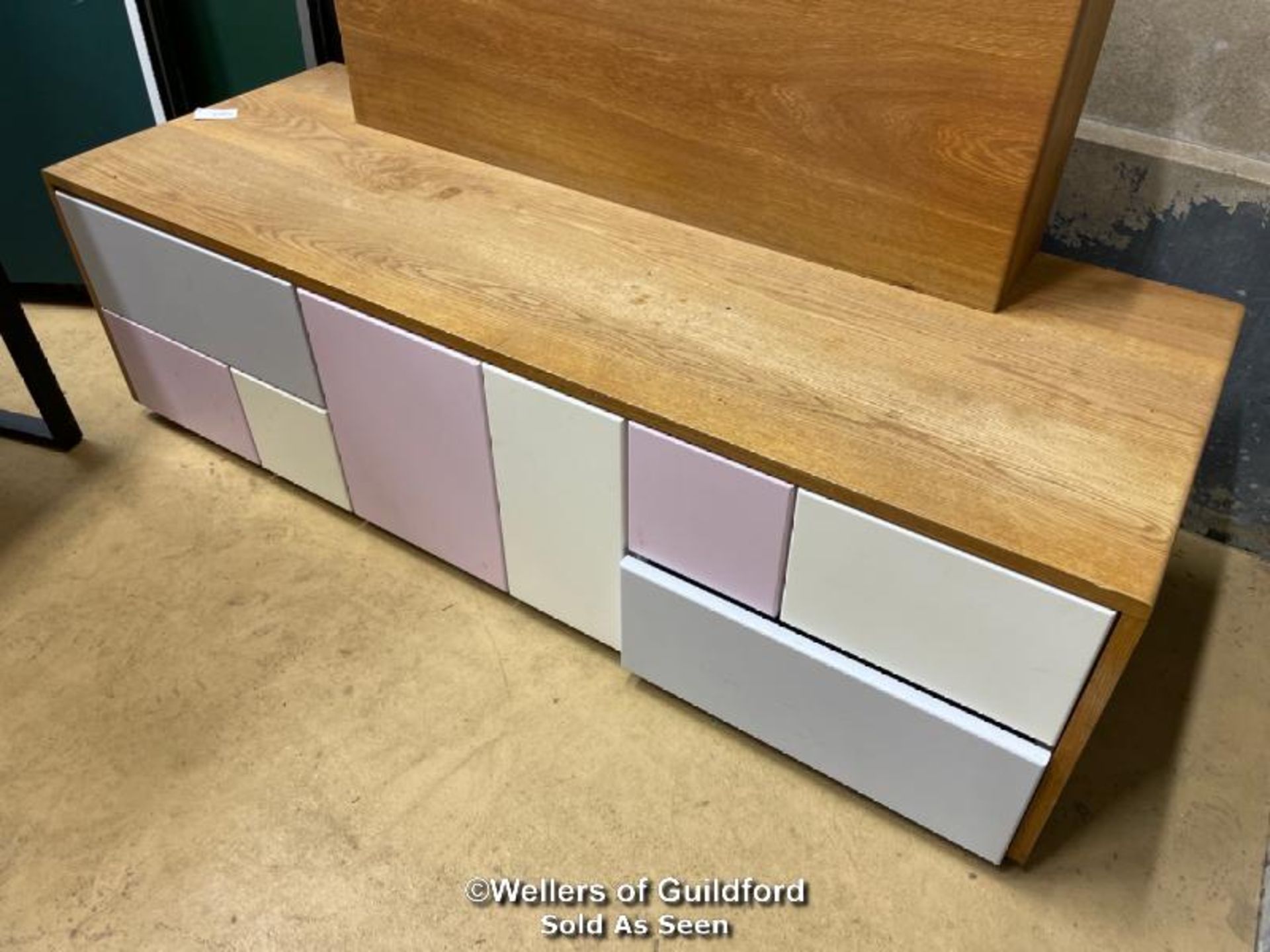 *MODERN BENCH WITH PLENTY OF STORAGE - 92CM H X 154CM L X 56CM D - Image 2 of 3