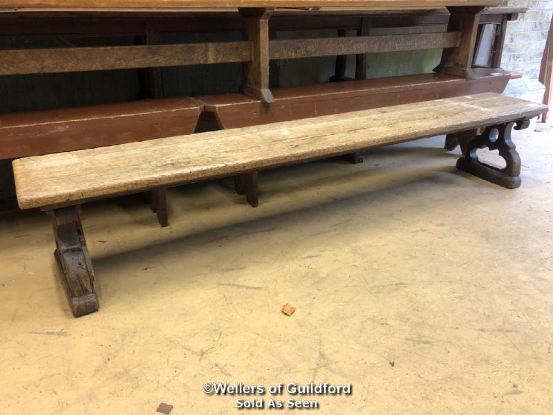 *OAK GYMNASIUM BENCH WITH 2 FEET - 2.42M L