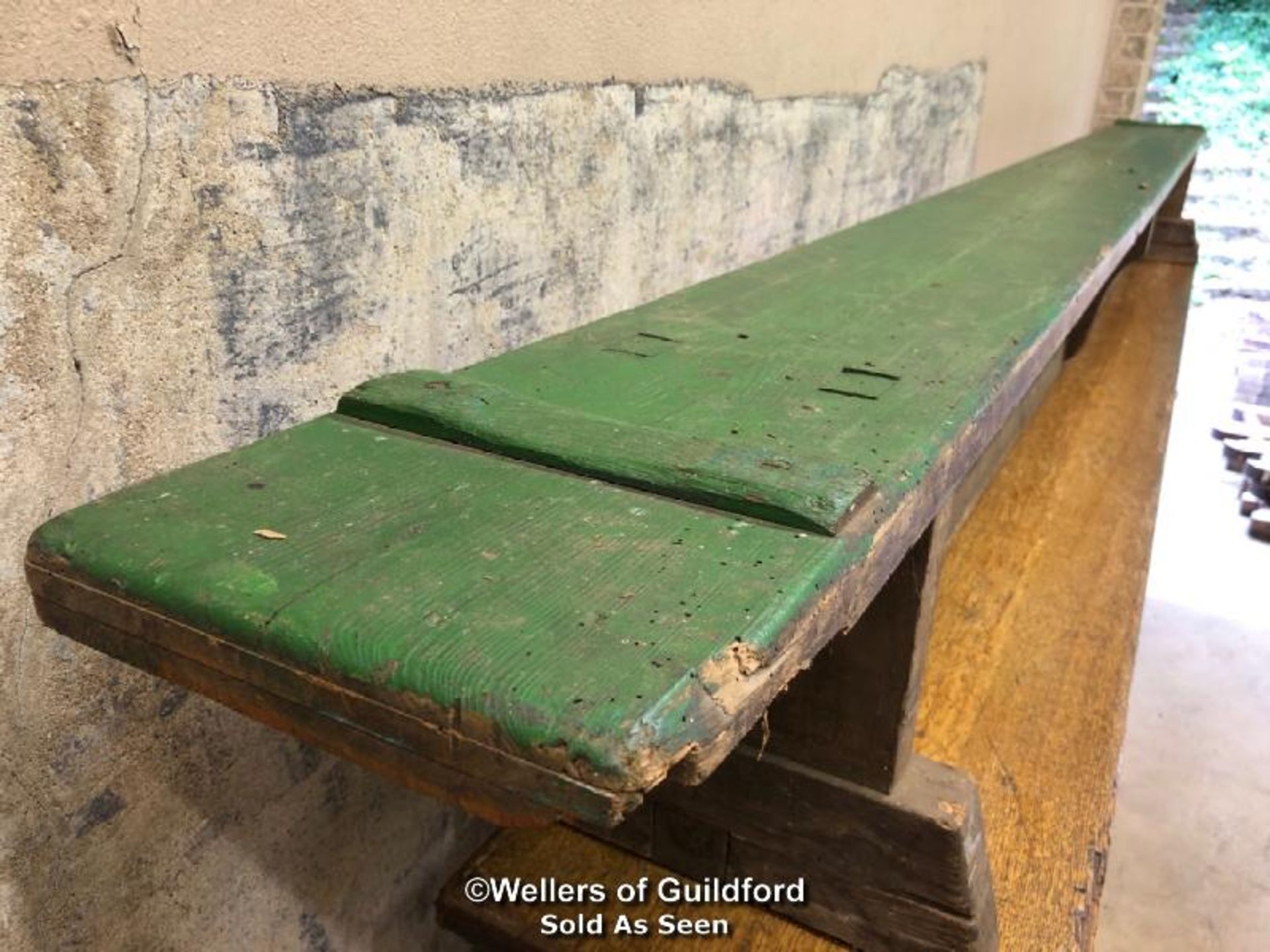 *OAK GYMNASIUM BENCH WITH 3 FEET, WILL NEED SOME RESTORATION - 3.07M L - Bild 2 aus 2