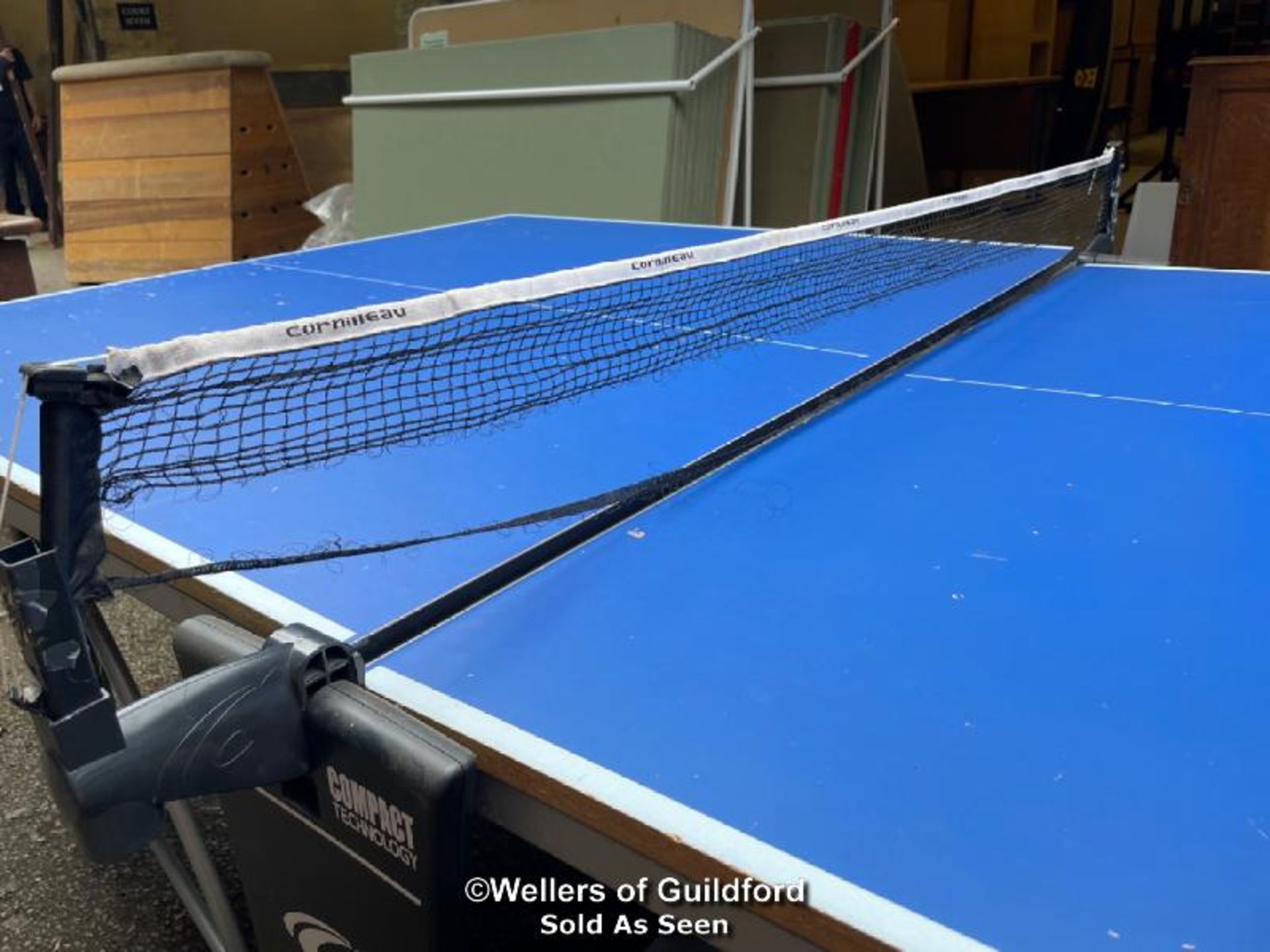 *CORNILLEAU FOLDING TABLE TENNIS TABLE WITH NET, NET NEEDS REPLACING ND NET FIXINGS NEED SORTING - - Image 6 of 6