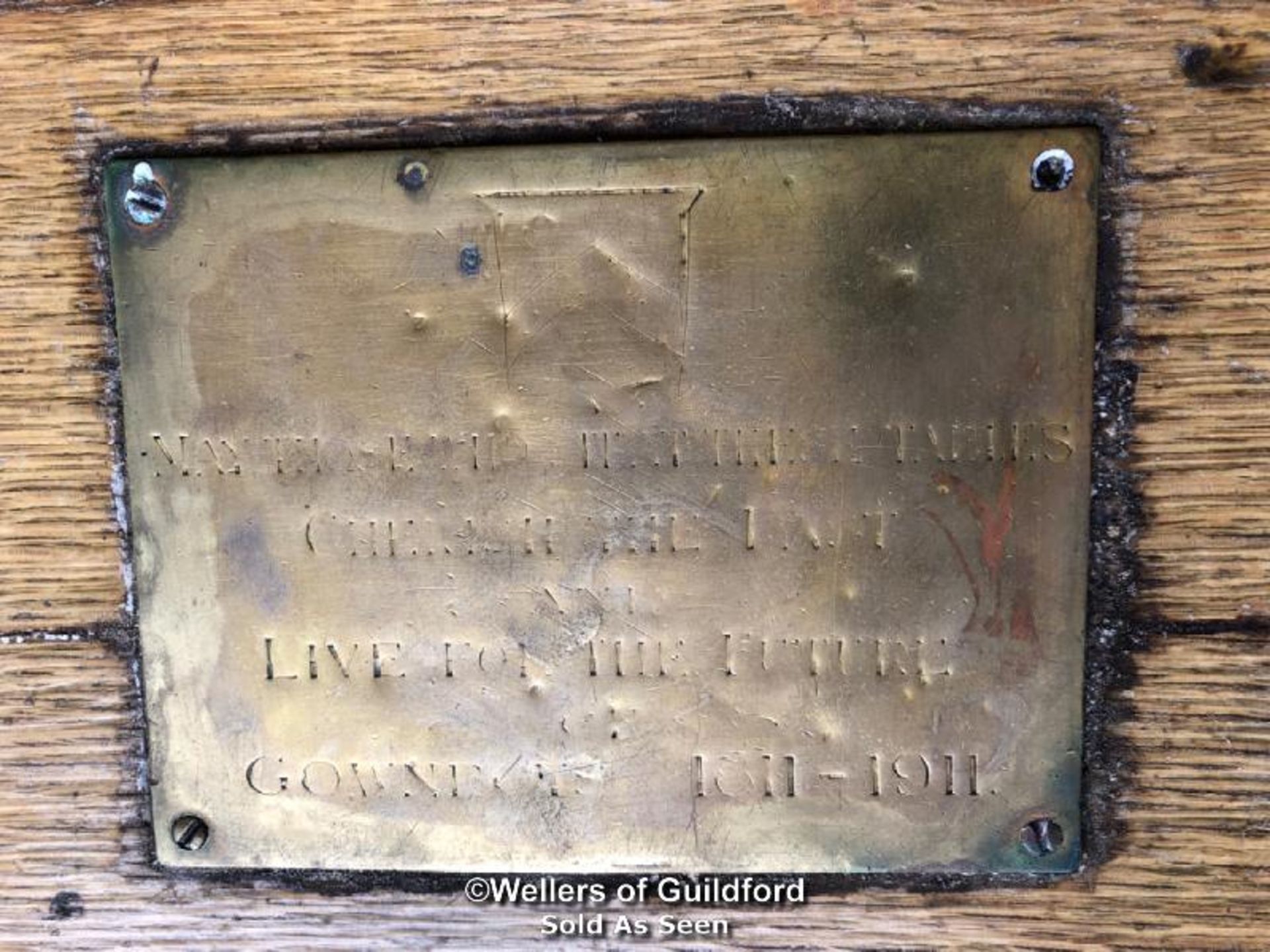 *OAK REFECTORY TABLE TOP WITH BRASS PLAQUE WITH FADE INSCRIPTION, READS SOMETHING LIKE 'MAY THOSE - Image 2 of 3