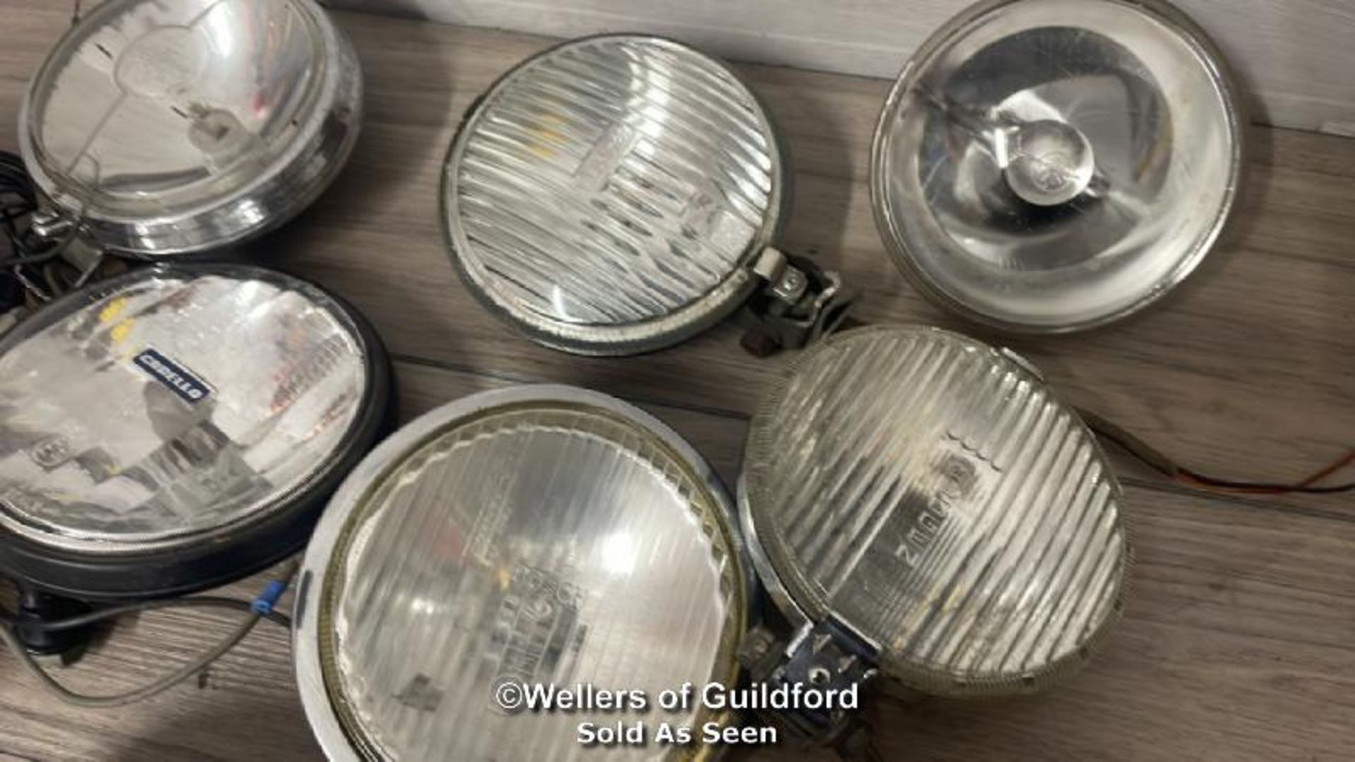 VINTAGE AUTOMOTIVE - ELEVEN ASSORTED CIRCULAR HEADLIGHTS INCLUDING WIPAC AND FARLIGHT - Image 4 of 6