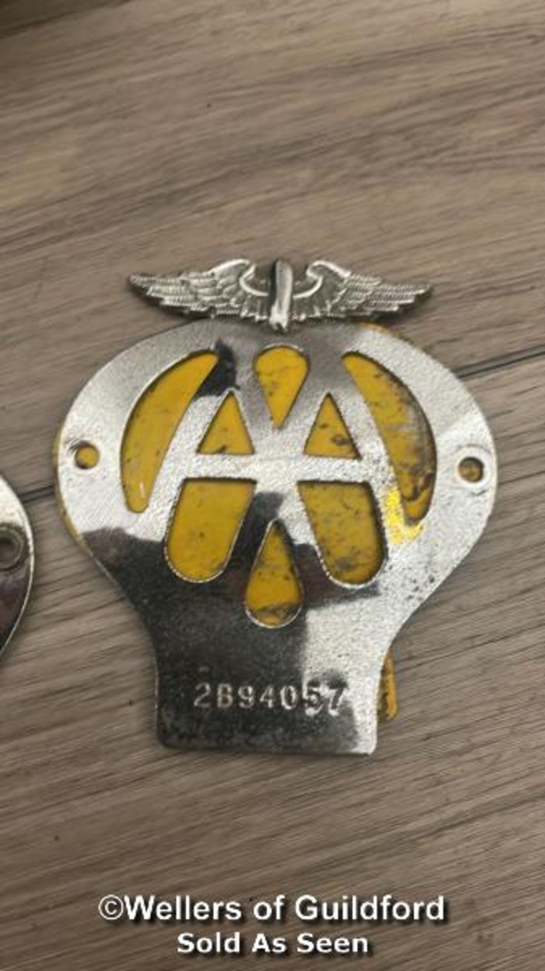 VINTAGE FIAM CAR HORN AND THREE AA CAR BADGES - Bild 4 aus 5