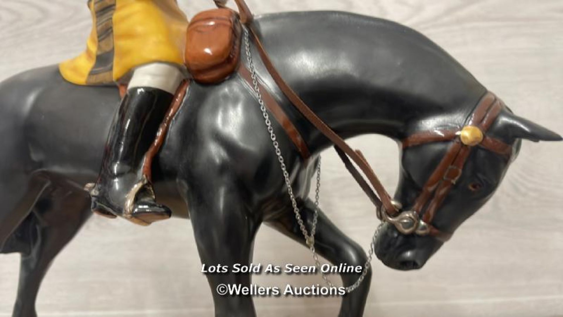 MICHAEL J SUTTY HAND PAINTED PORCELAIN FIGURE, SKINNERS HORSE, OFFICER 1911, MODEL NO.5 LIMITED - Bild 7 aus 11