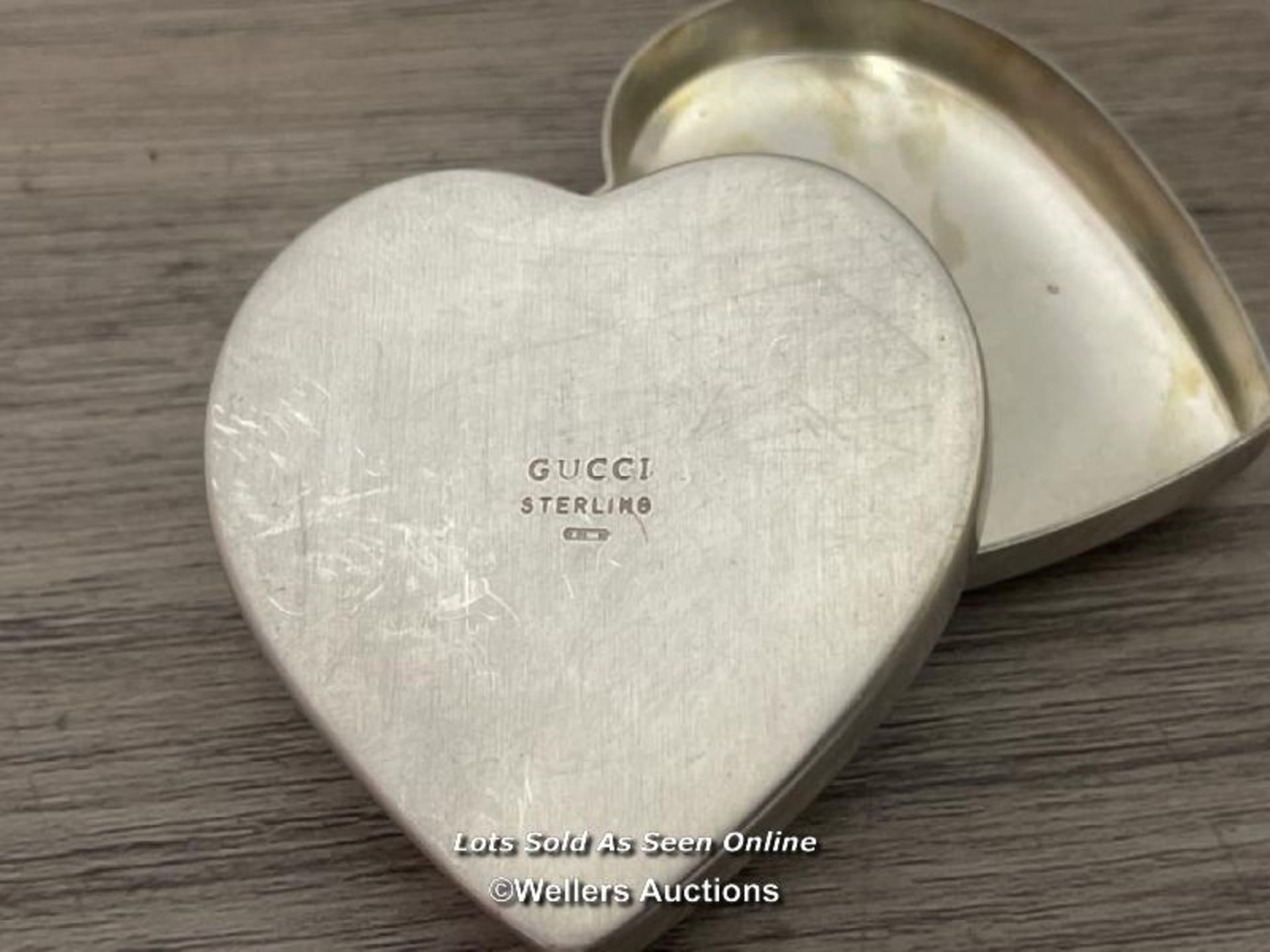 *VINTAGE GUCCI HEART SHAPED STERLING SILVER TRINKET BOX, 5 X 5.5CM, 34G - Bild 2 aus 2