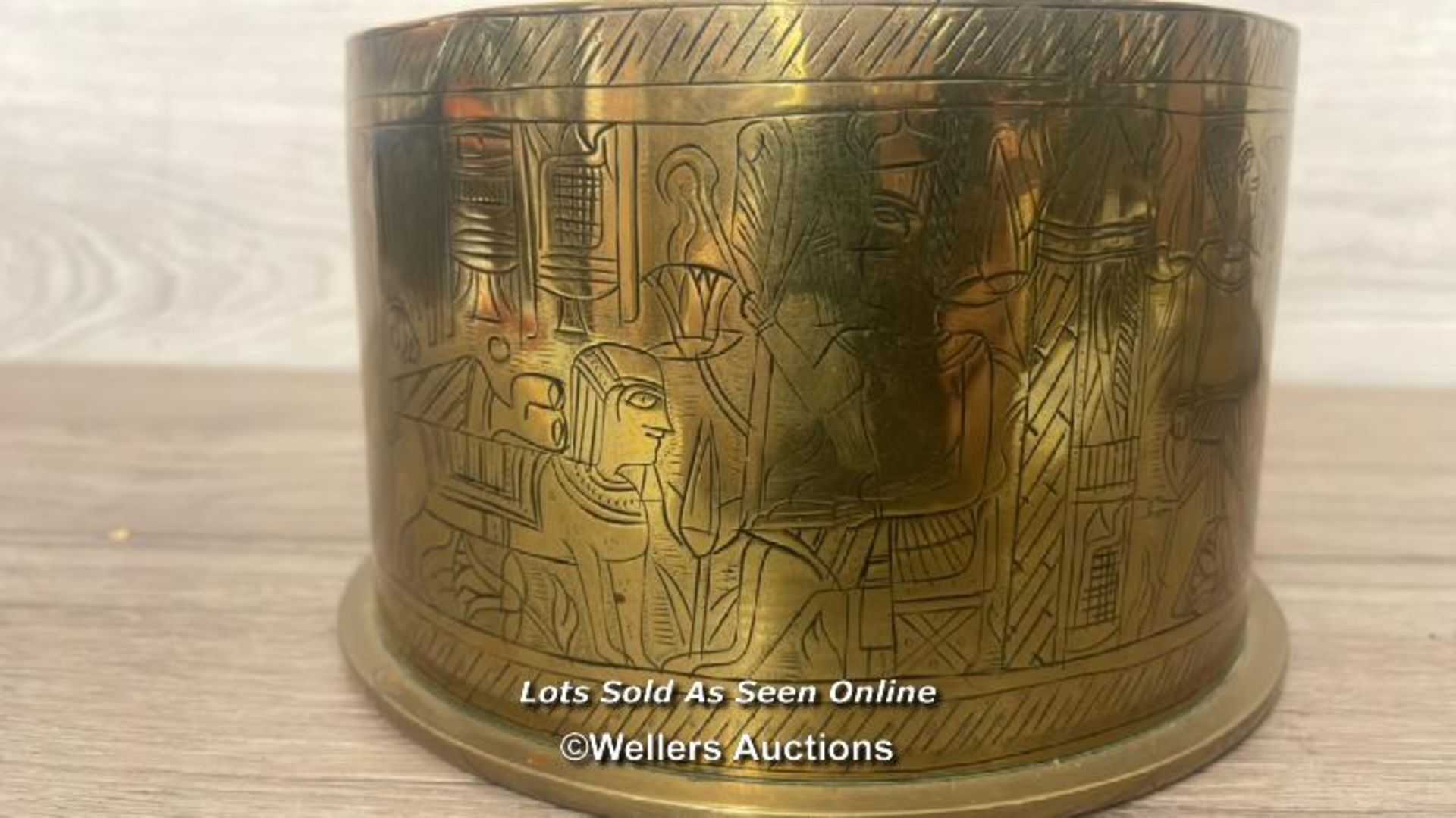 WW1 GERMAN TRENCH ART ( M.O.D SHELL) ENGRAVED WITH AN EGYPTIAN SCENE DATED 1916 OR 1918?, 9.5CM - Image 3 of 15