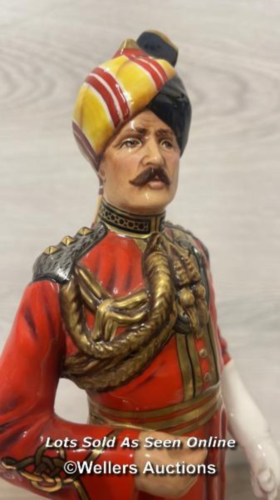 MICHAEL J SUTTY HAND PAINTED PORCELAIN FIGURE, GOVERNORS BODYGUARDS, MADRAS, MODEL NO.106 LIMITED - Bild 3 aus 5