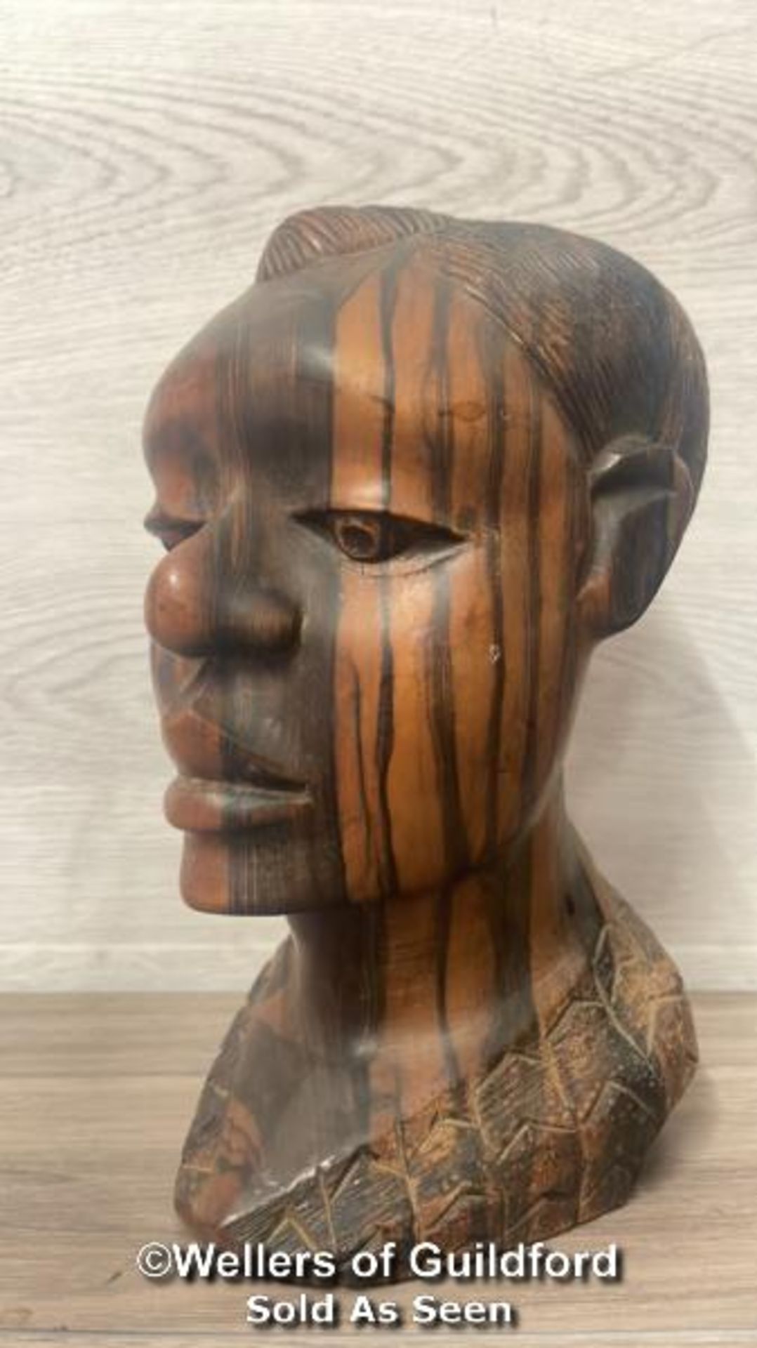 TWO CARVED AFRICAN HARDWOOD BUSTS, LARGEST 25.5CM HIGH AND A PAIR OF EBONY CARVED BOOKENDS WITH - Image 2 of 12