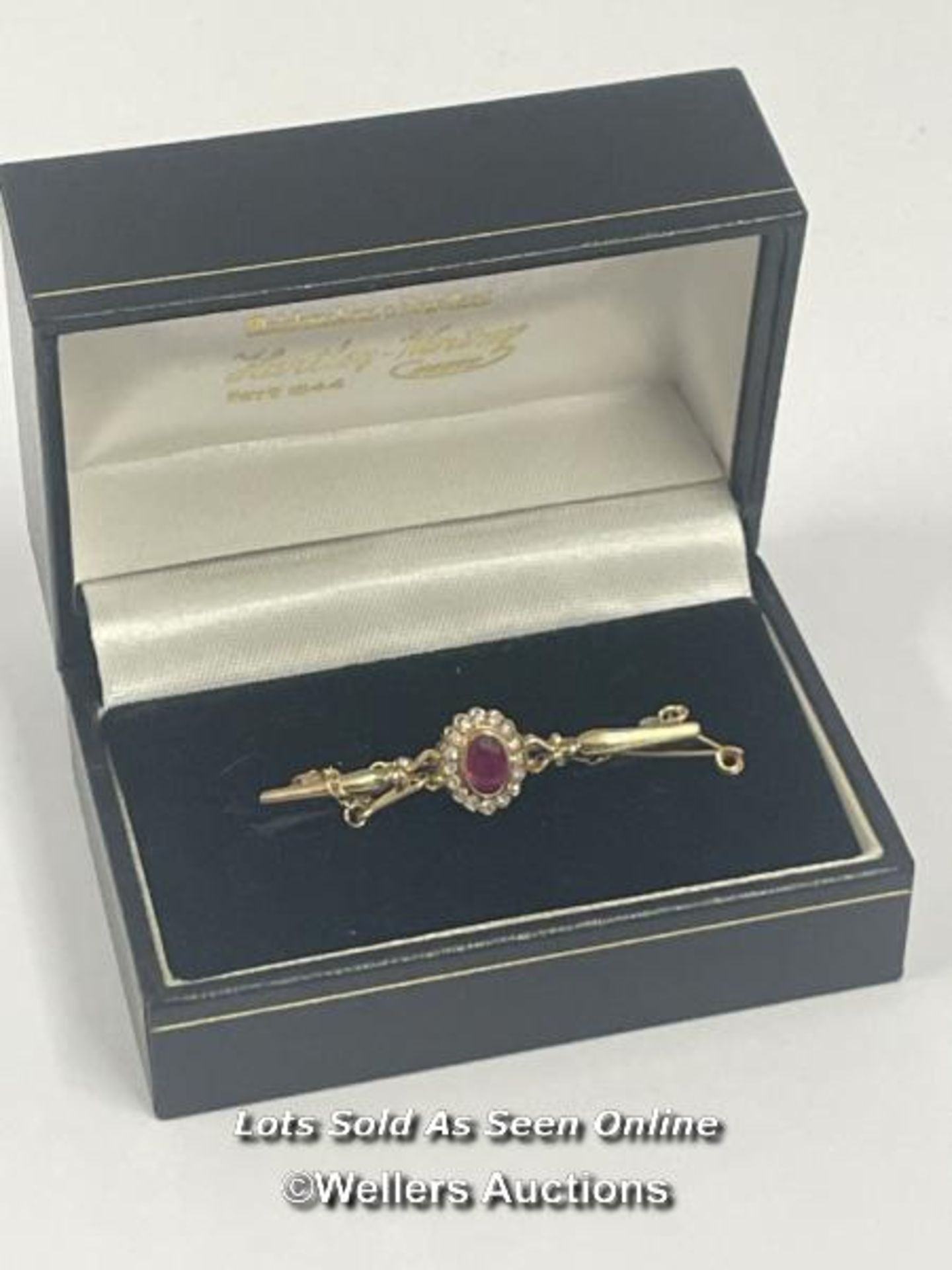 RUBY AND DIAMOND BAR BROOCH WITH SAFETY CHAIN, RUBY ESTIMATED WEIGHT 0.54CT, DIAMONDS ESTIMATED - Image 4 of 5