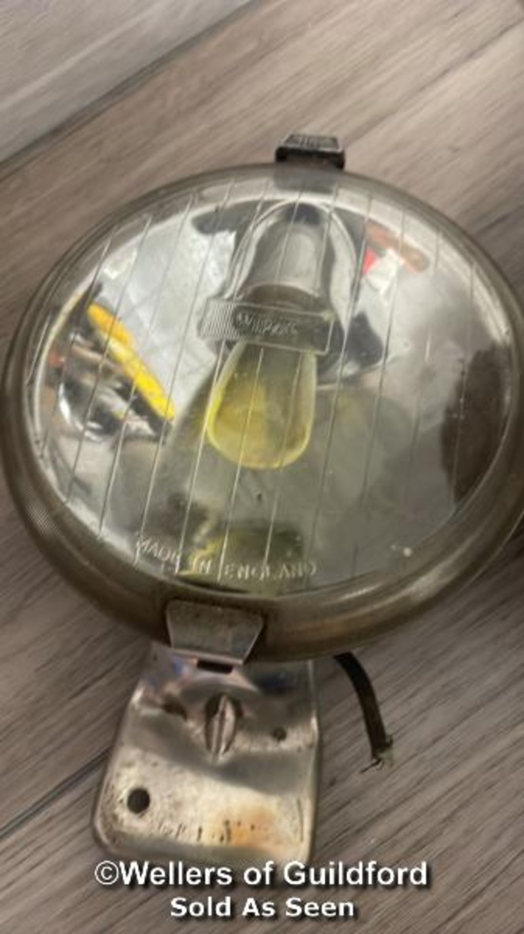 VINTAGE AUTOMOTIVE - ELEVEN ASSORTED CIRCULAR HEADLIGHTS INCLUDING WIPAC AND FARLIGHT - Image 3 of 6