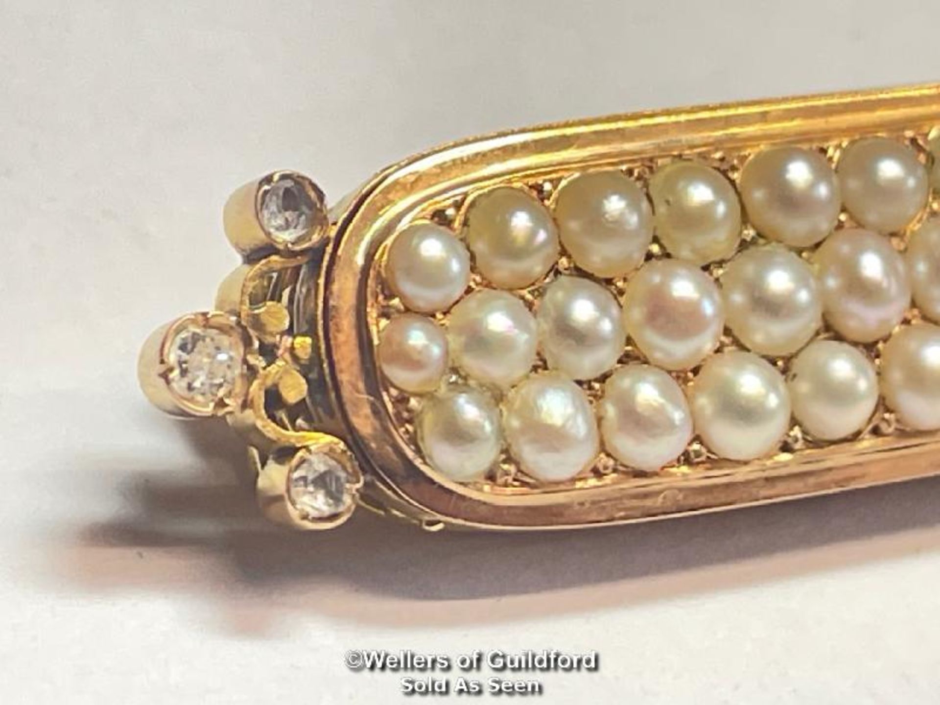 STOCK PIN IN YELLOW METAL WITH THREE ROWS OF SPLIT PEARLS AND ROSE CUT DIAMOND TERMINATIONS, NOT - Bild 2 aus 5