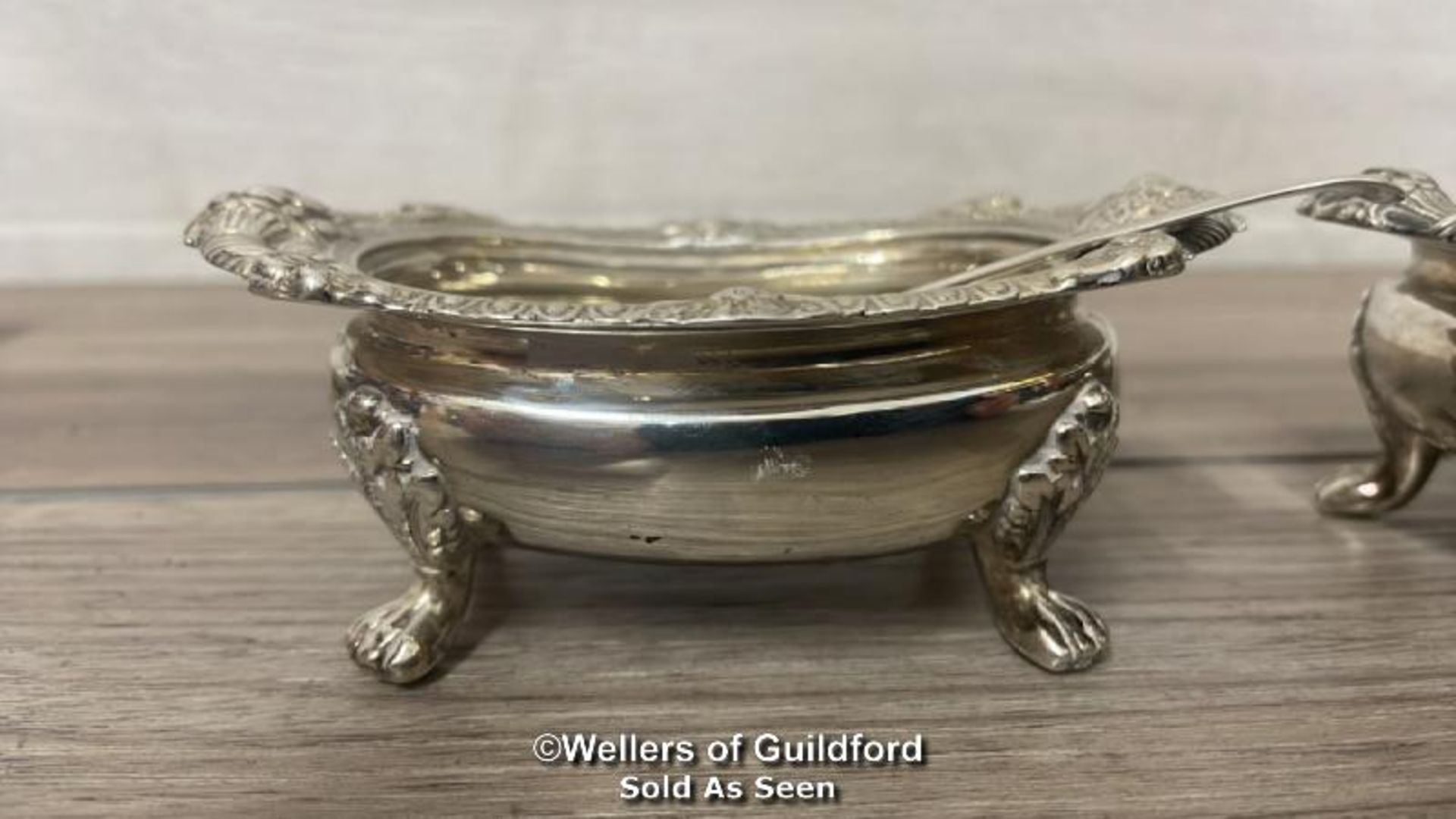 A PAIR OF STERLING SILVER MUSTARD POTS ON CLAWED FEET WITH SPOONS, 4.5CM HIGH, TOTAL WEIGHT 383G - Bild 2 aus 13