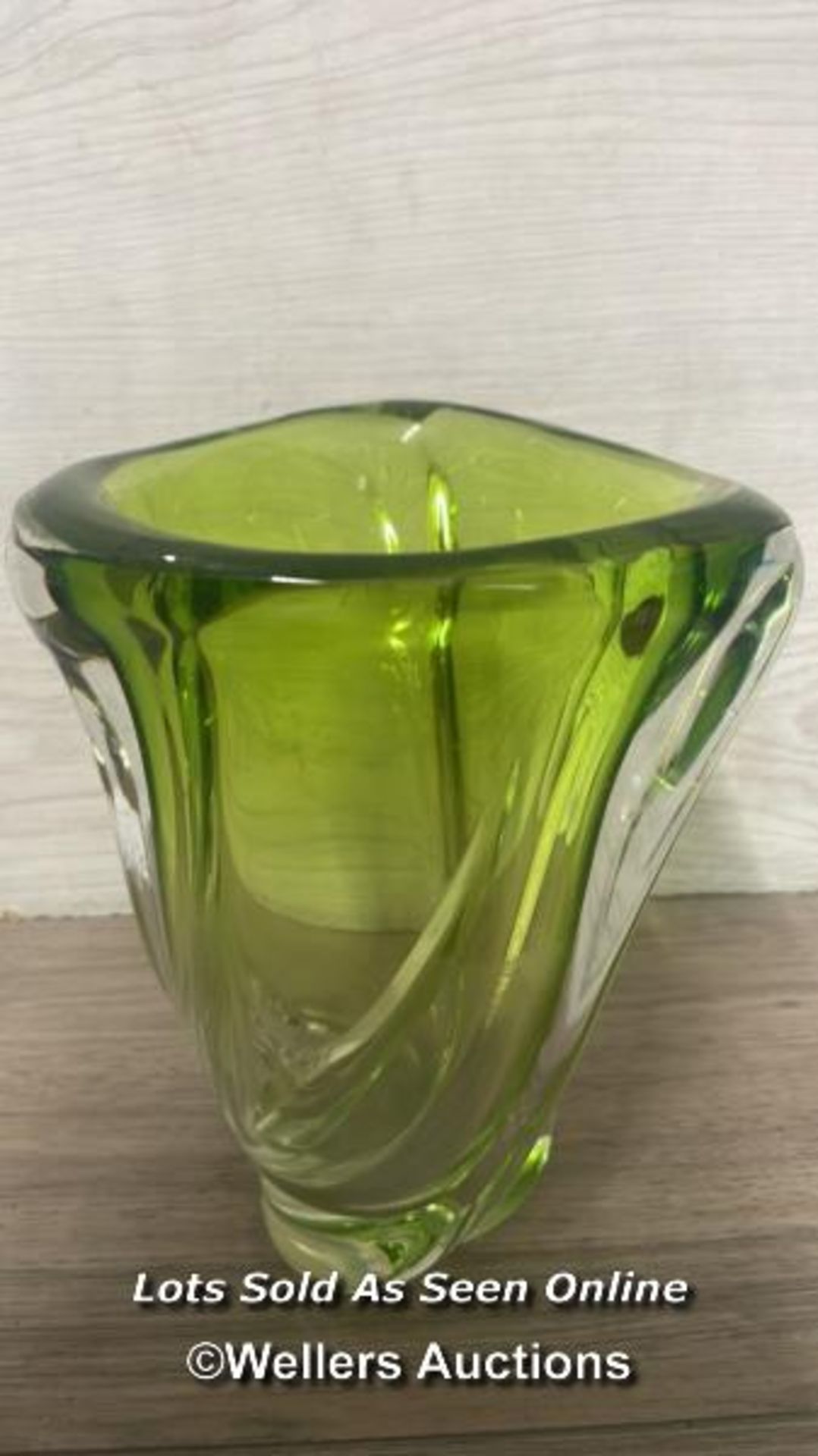 VAL SAINT LAMBERT HEAVY GREEN GLASS VASE OF TWISTED FORM, 18CM HIGH - Image 3 of 6