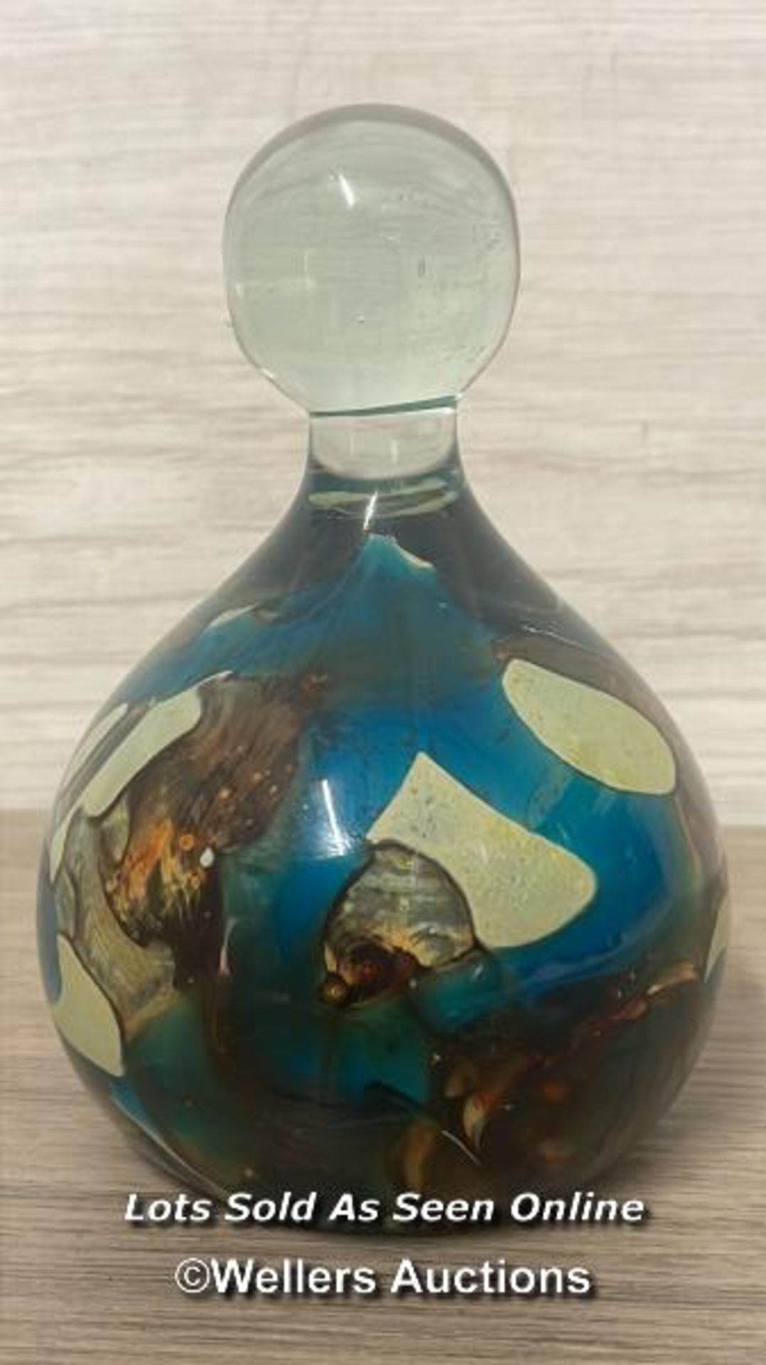 A TALL ORANGE GLASS VASE C1960-1970S, 40CM HIGH, 12.5CM BASE DIAMETER AND A SMALL MDINA GLASS - Image 6 of 8