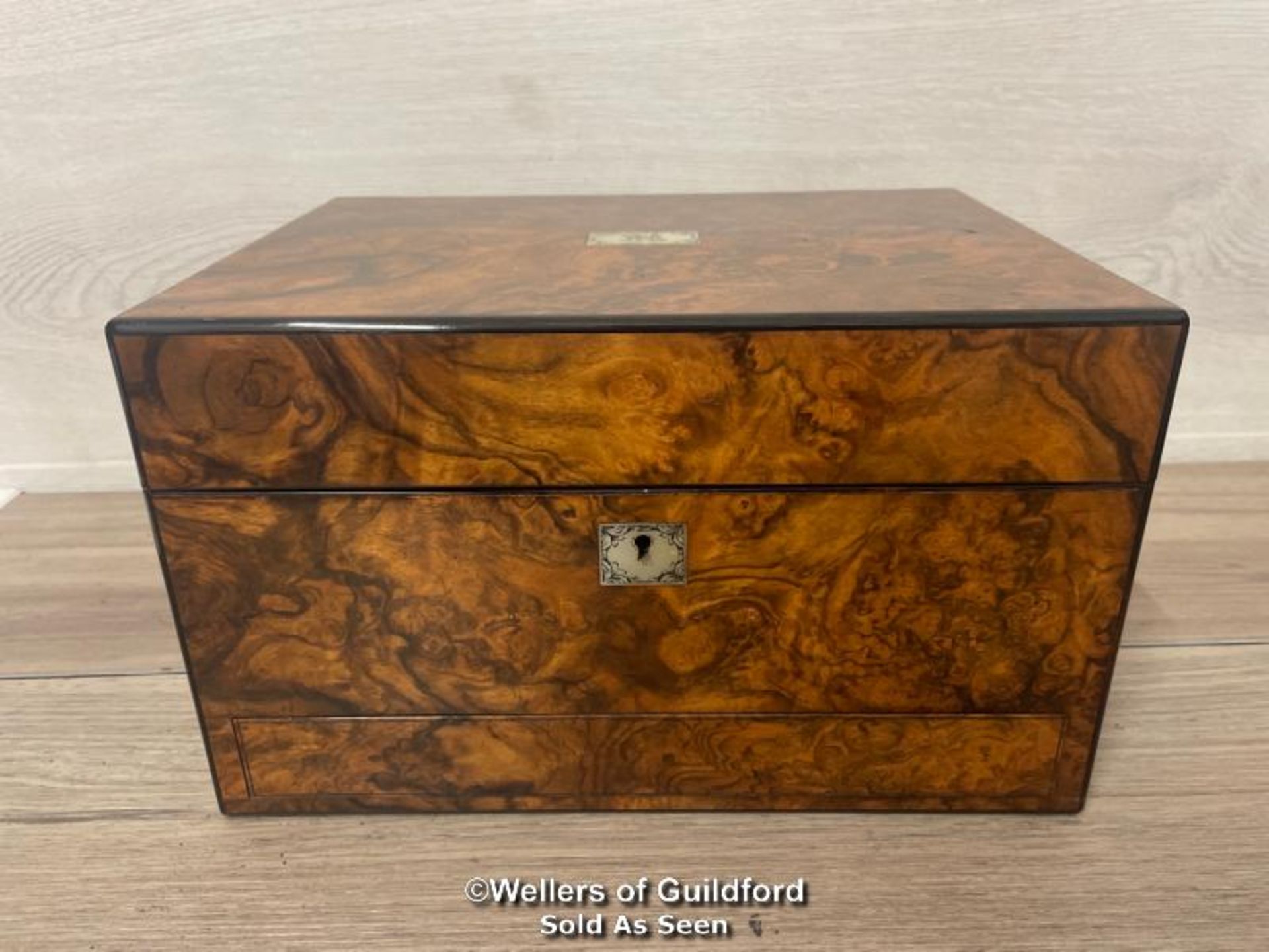 *FINE VICTORIAN BURR WALNUT JEWELLERY BOX / WITH KEY & SECTRET DRAWERS, VERY GOOD COSMETIC