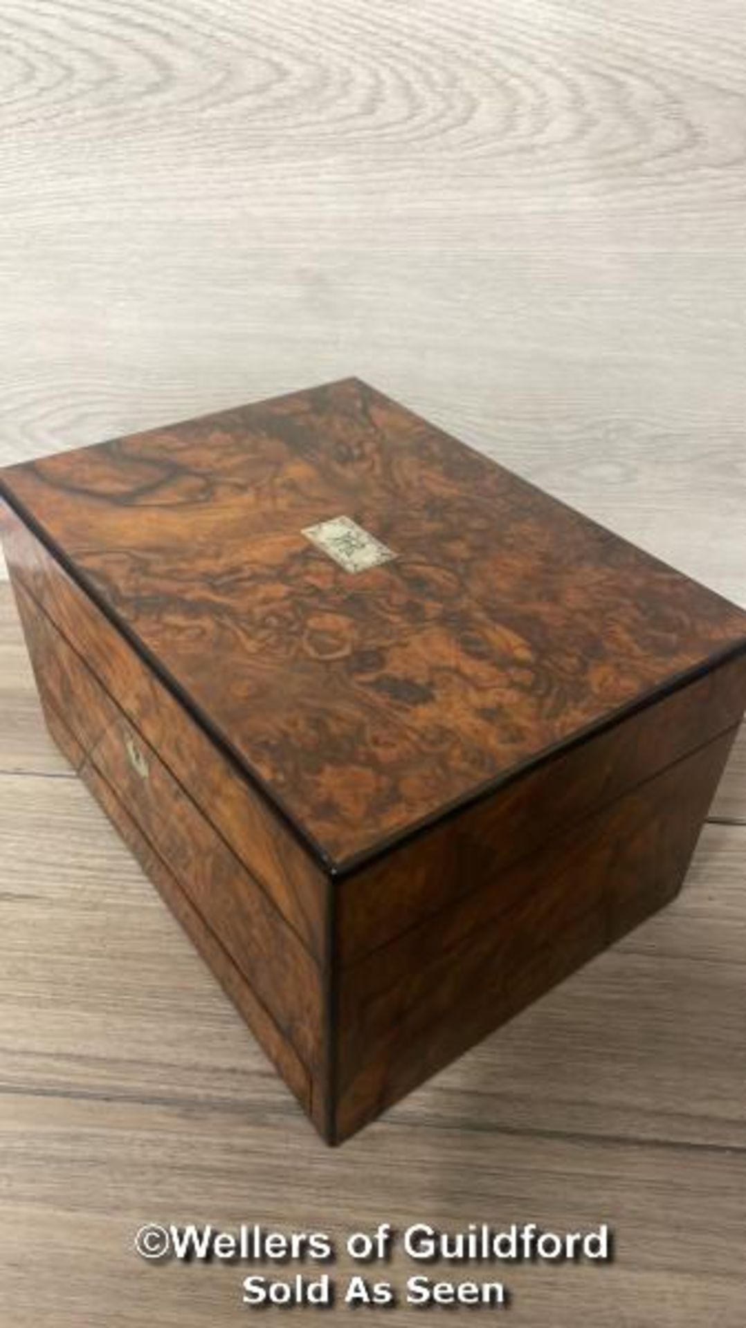 *FINE VICTORIAN BURR WALNUT JEWELLERY BOX / WITH KEY & SECTRET DRAWERS, VERY GOOD COSMETIC - Bild 2 aus 6