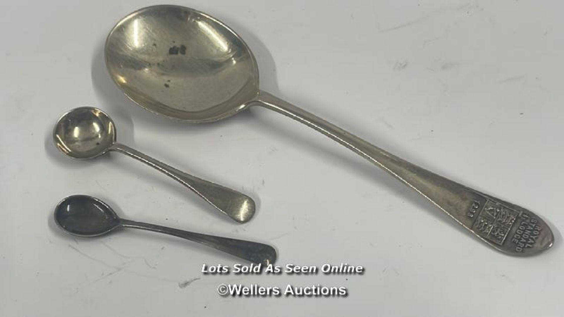 ASSORTED ANTIQUE STERLING SILVER INCLUDING MAPPIN & WEBB CHILDS SPOON & FORK SET, TROPHY CUP DATED - Image 15 of 25