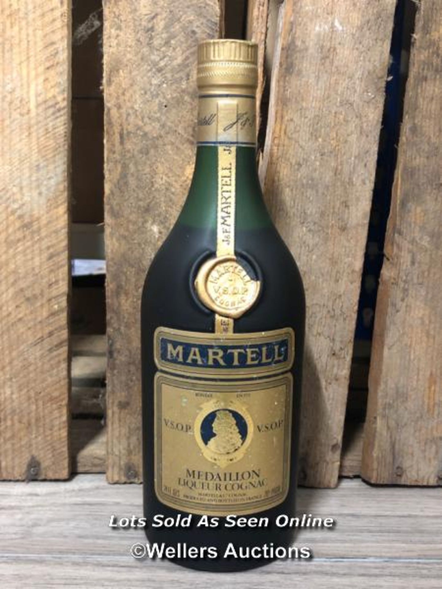 MARTELL V.S.O.P MEDAILLON LIQUEUR COGNAC, 24 FL. OZS, 70 PROOF