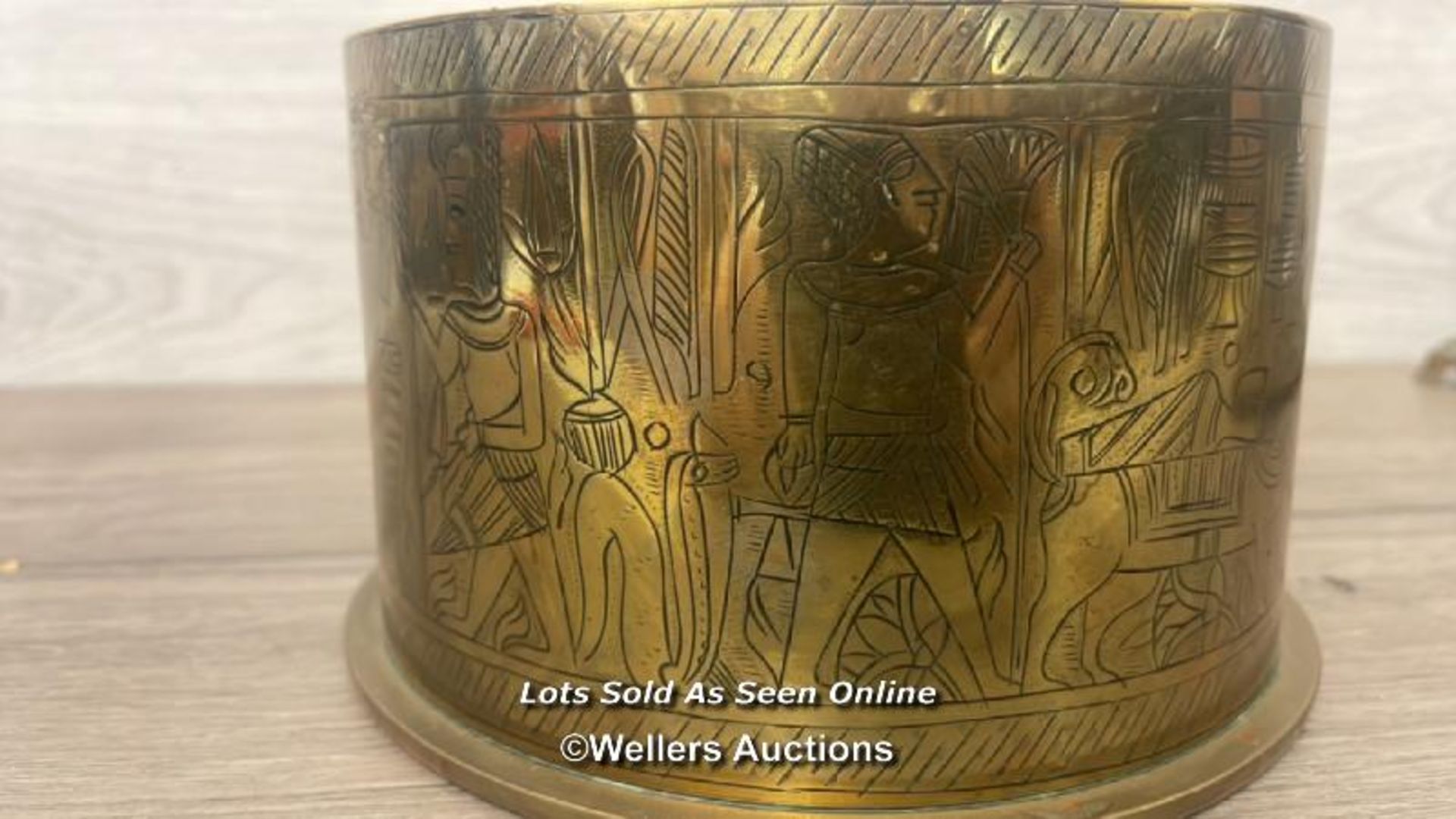 WW1 GERMAN TRENCH ART ( M.O.D SHELL) ENGRAVED WITH AN EGYPTIAN SCENE DATED 1916 OR 1918?, 9.5CM - Image 4 of 15
