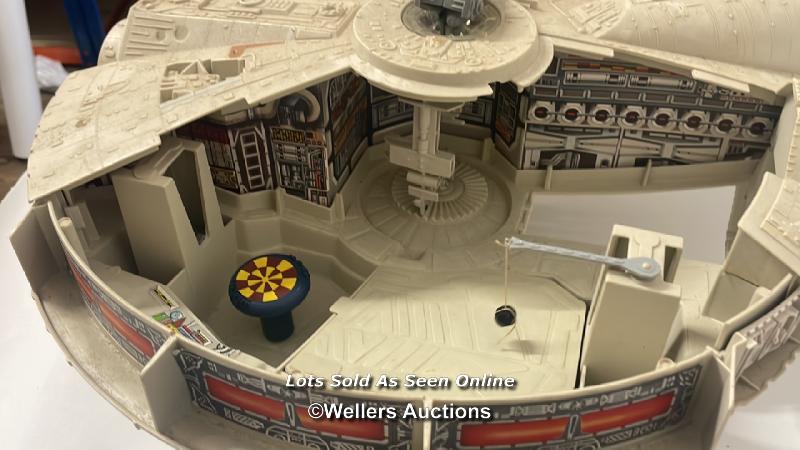 Palitoy vintage Return of the Jedi Millenium Falcon vehicle, with original training ball and floor - Image 3 of 11