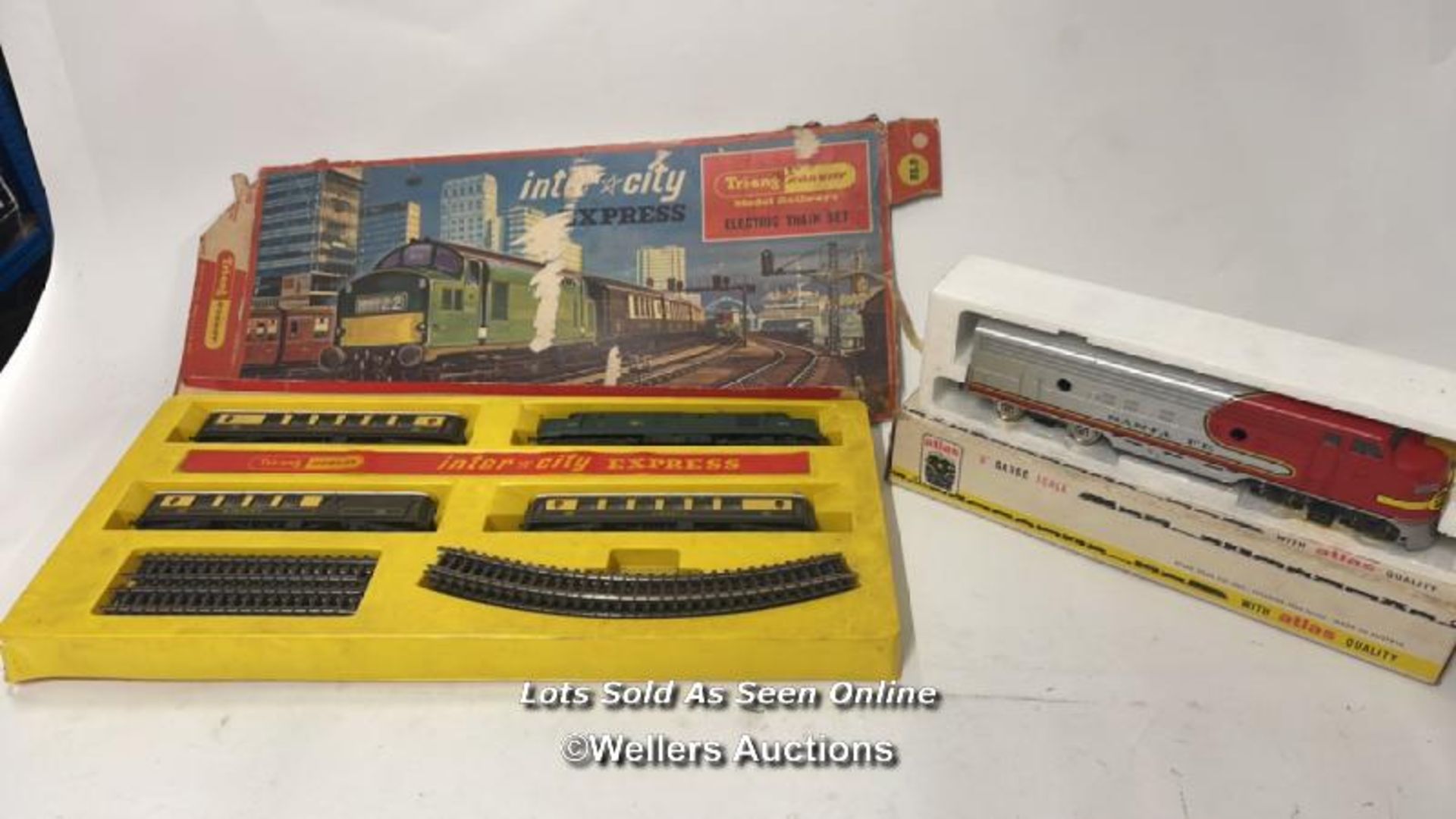 Tri-ang Hornby Inter city express train set RS.9 and Atlas F-9 Dieselloco No.6101 Santa Fe model