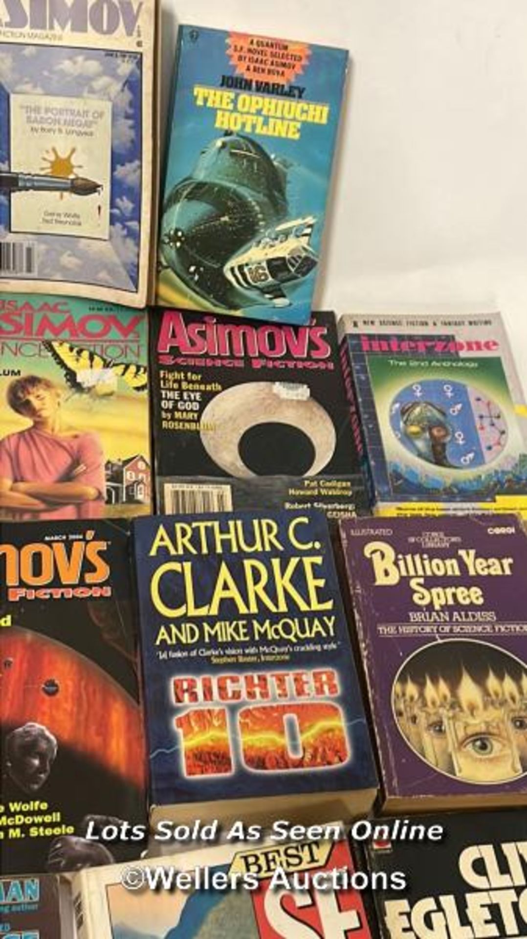 A large collection of Sci-Fi paperback books mainly Isaac Asimov with Science Fiction Analog and - Bild 6 aus 10