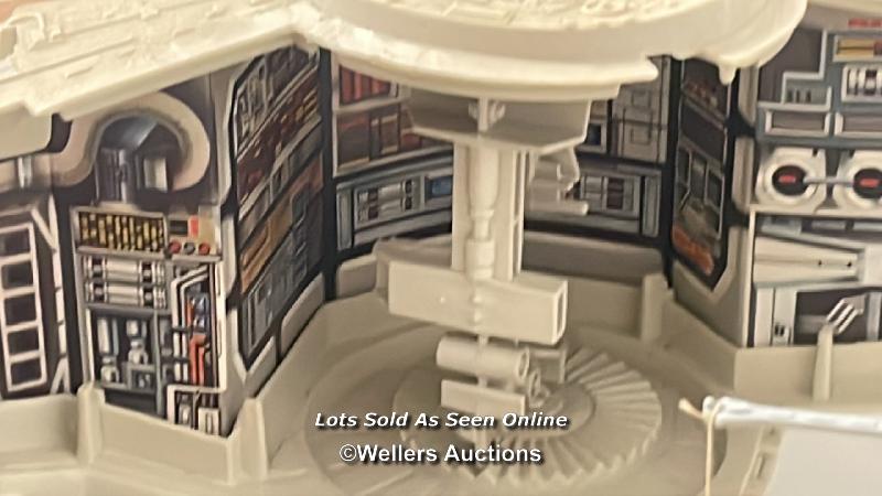 Palitoy vintage Return of the Jedi Millenium Falcon vehicle, with original training ball and floor - Image 5 of 11