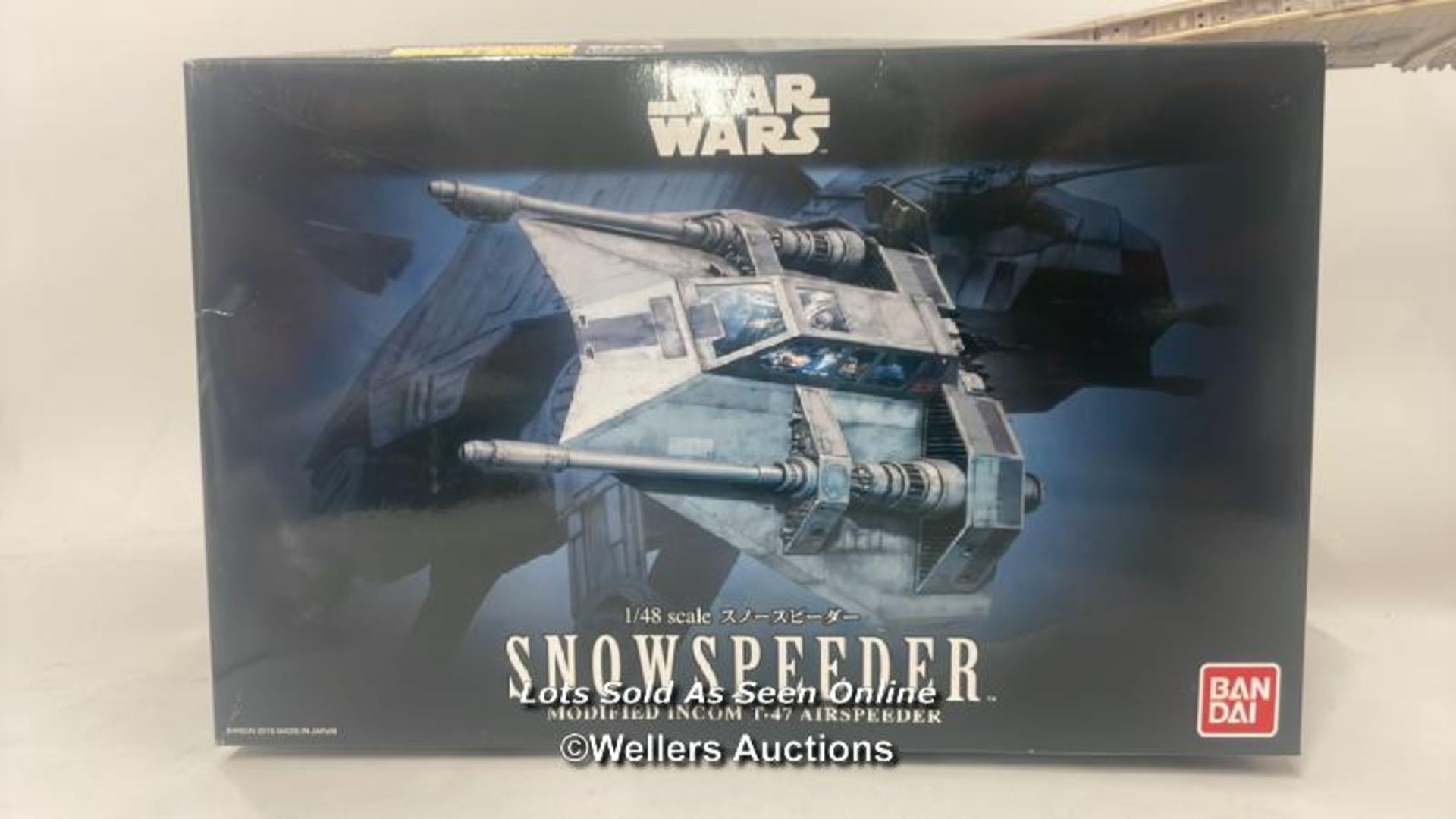 Kenner Electronic Star Destroyer toy 1997, Ban Dai Snowspeeder 1/48 scale model (new) and four - Image 3 of 5